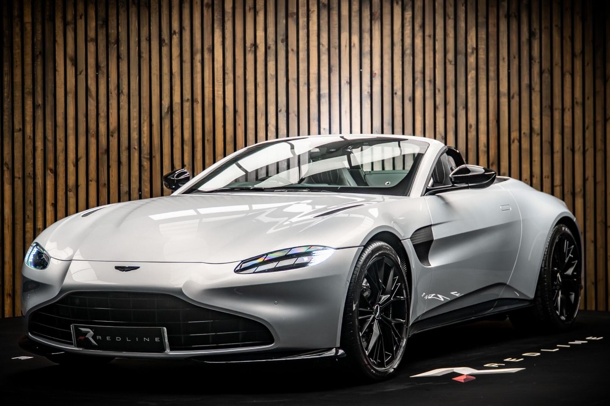 ASTON MARTIN VANTAGE V8 ROADSTER 2dr ZF 8 Speed Auto for sale UK - Slide 8