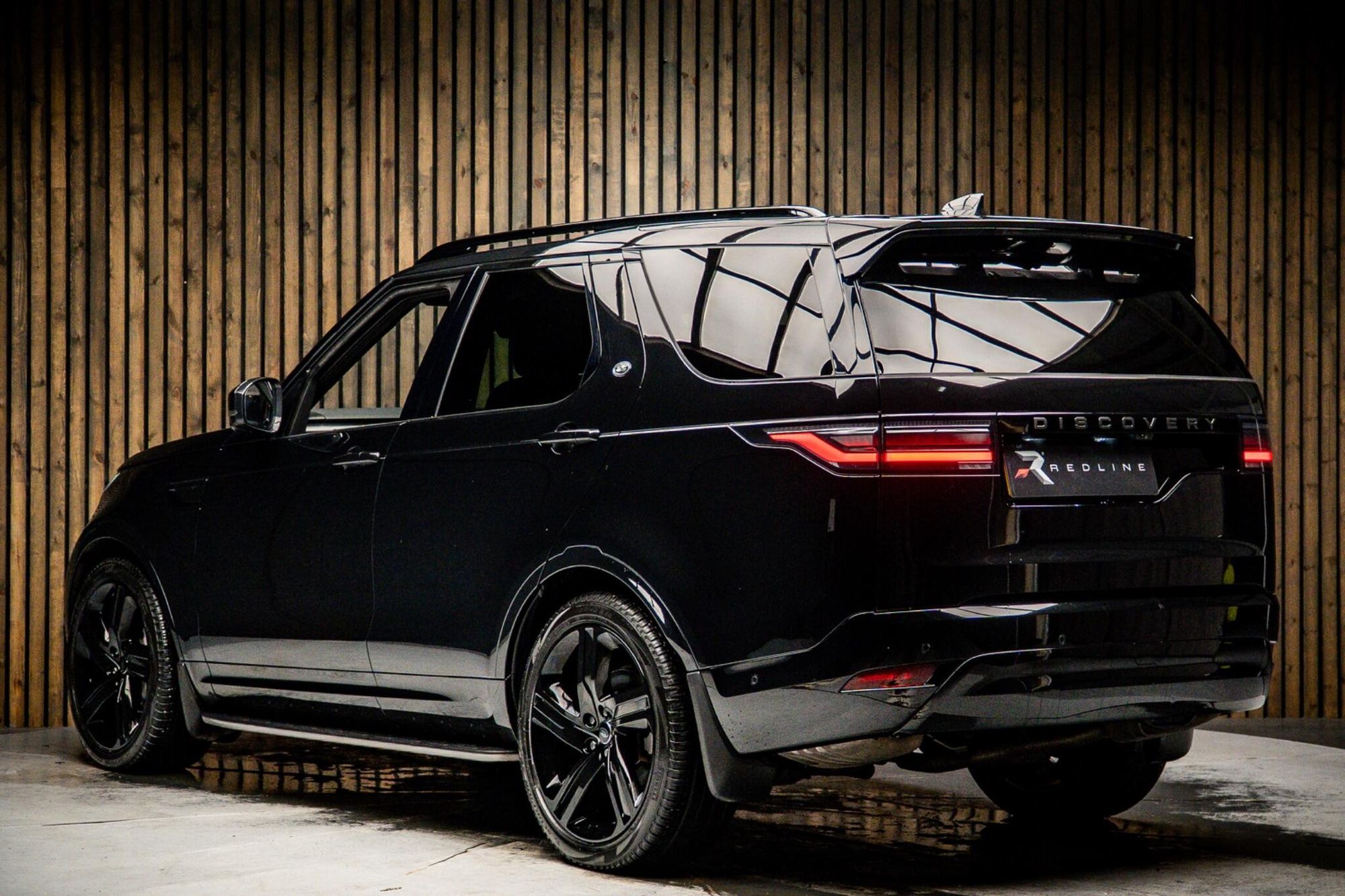 LAND ROVER DISCOVERY DIESEL SW 3.0 D300 R-Dynamic HSE 5dr Auto for sale UK - Slide 3