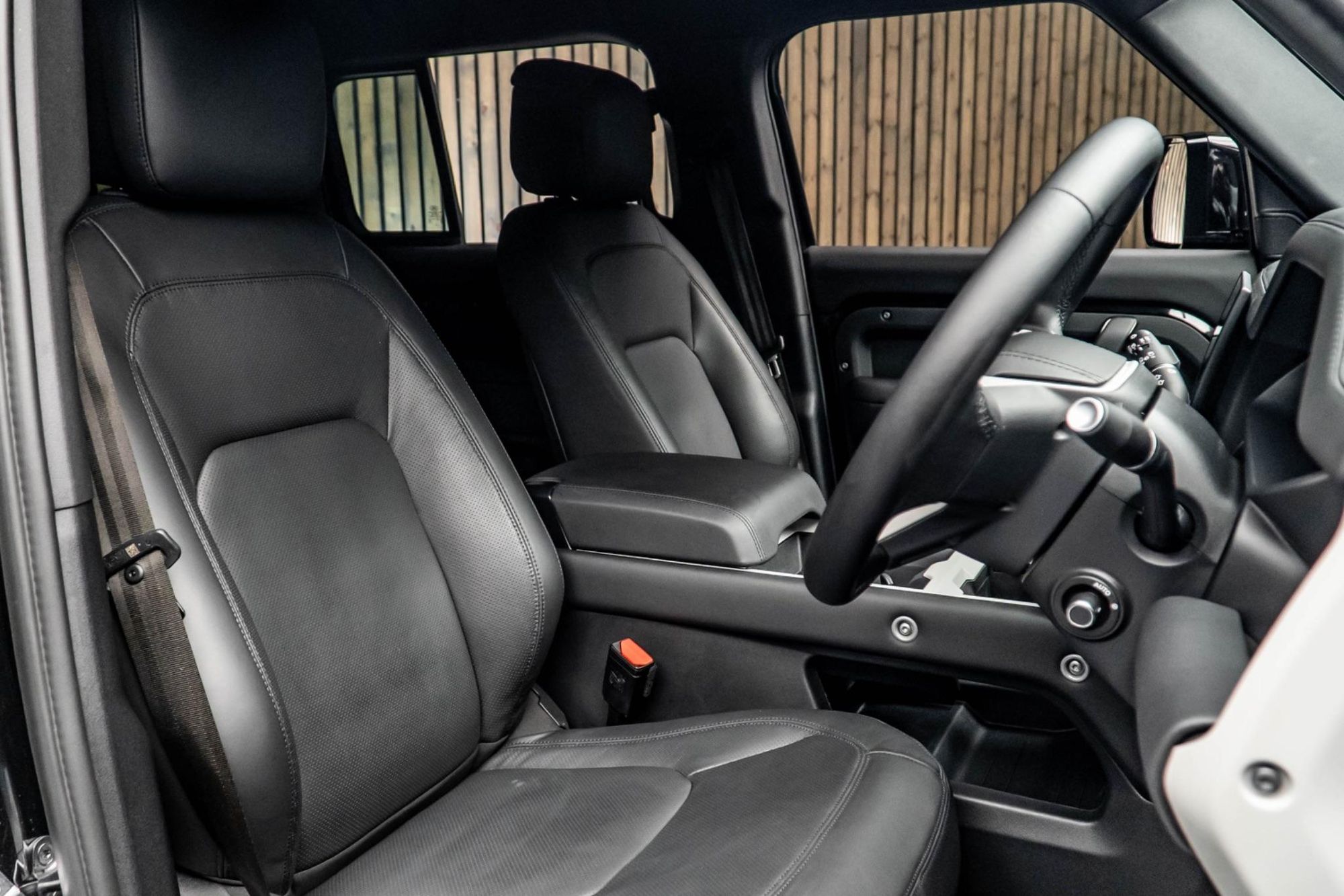 LAND ROVER DEFENDER DIESEL ESTATE 3.0 D250 X-Dynamic HSE 110 5dr Auto for sale UK - Slide 2