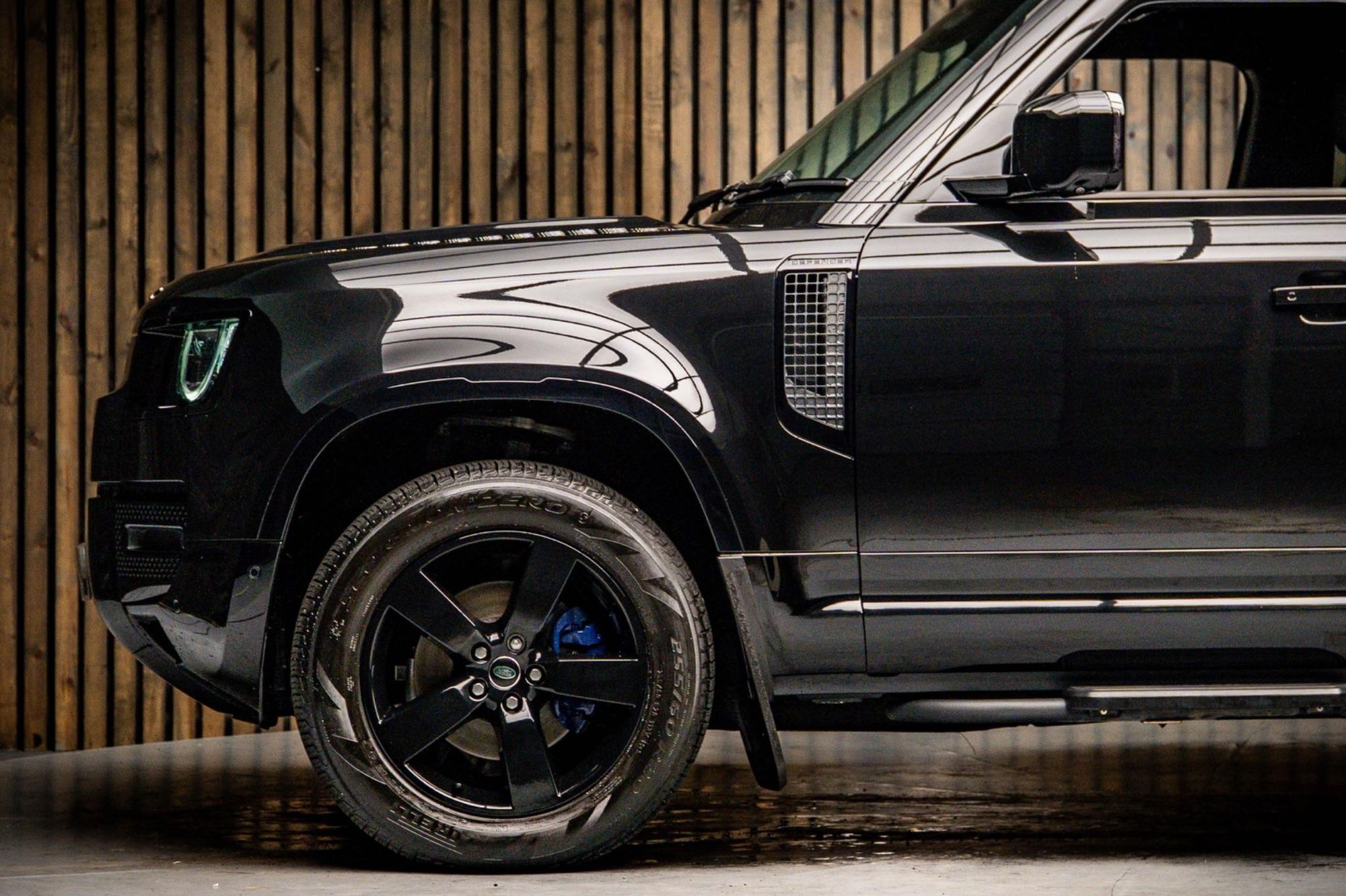 LAND ROVER DEFENDER DIESEL ESTATE 3.0 D250 X-Dynamic HSE 110 5dr Auto for sale UK - Slide 9