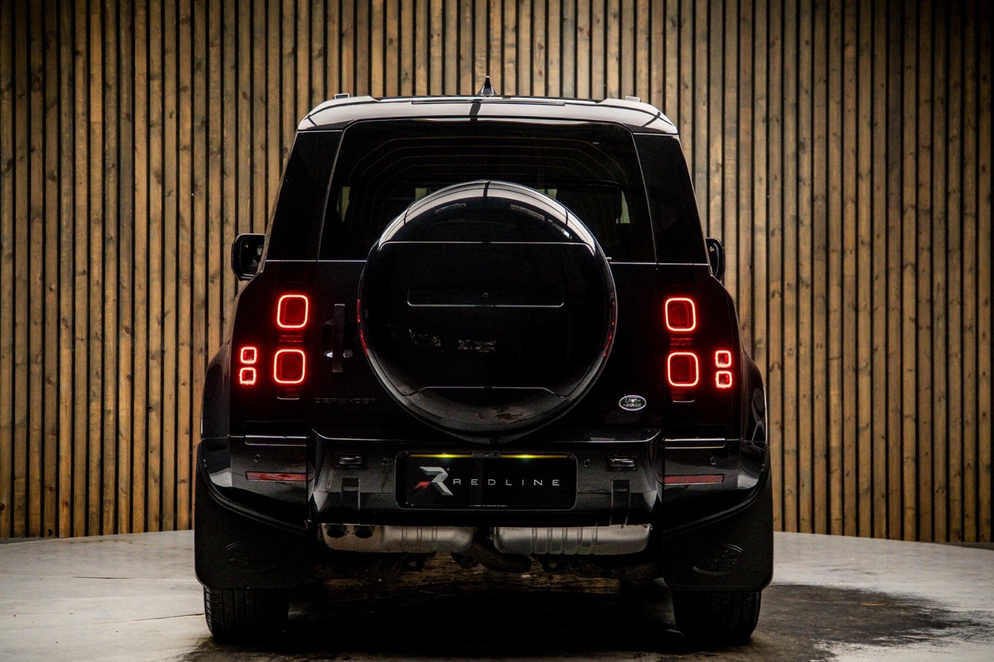 LAND ROVER DEFENDER DIESEL ESTATE 3.0 D250 X-Dynamic SE 90 3dr Auto for sale UK - Slide 6