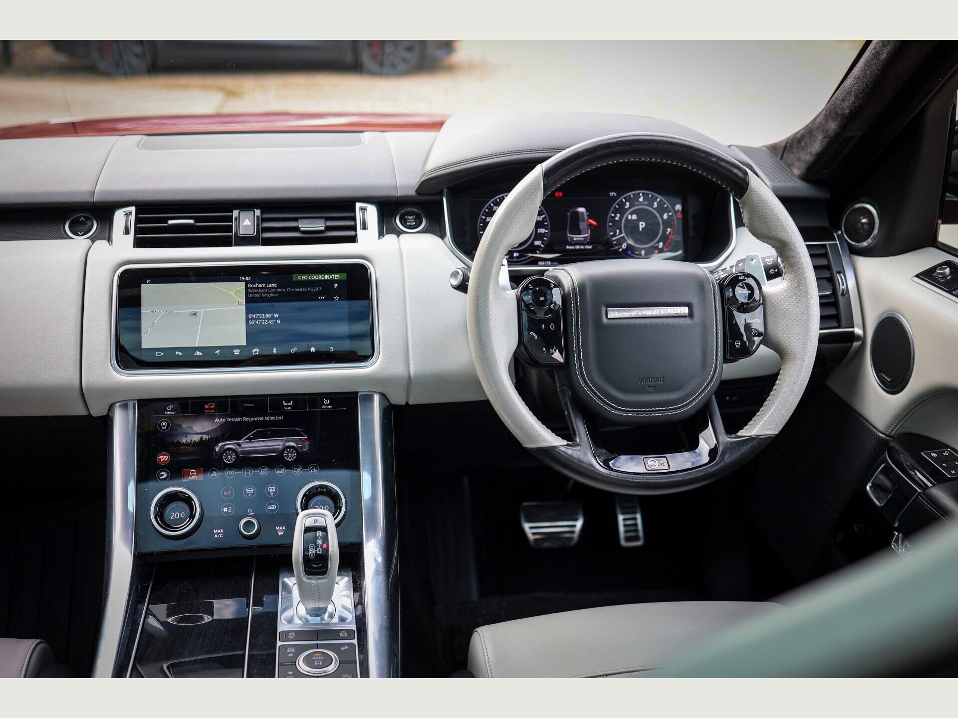 LAND ROVER RANGE ROVER SPORT ESTATE 5.0 P575 S/C SVR 5dr Auto for sale UK - Slide 5