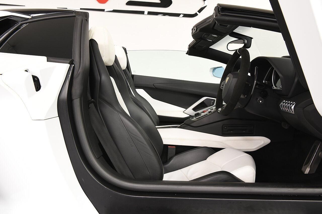 LAMBORGHINI AVENTADOR ROADSTER LP 700-4 2dr ISR for sale UK - Slide 6