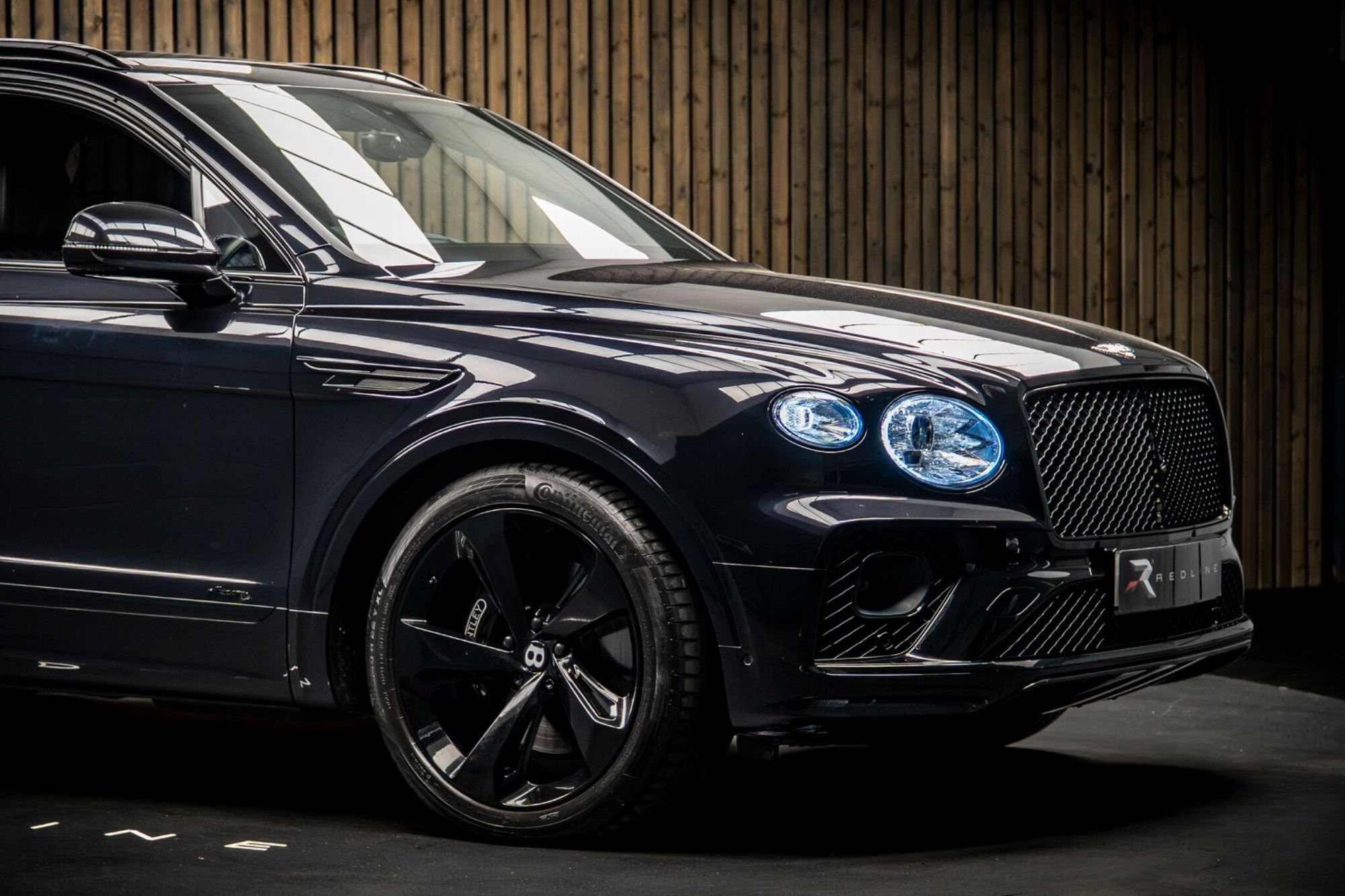BENTLEY BENTAYGA ESTATE 4.0 V8 Azure 5dr Auto for sale UK - Slide 9