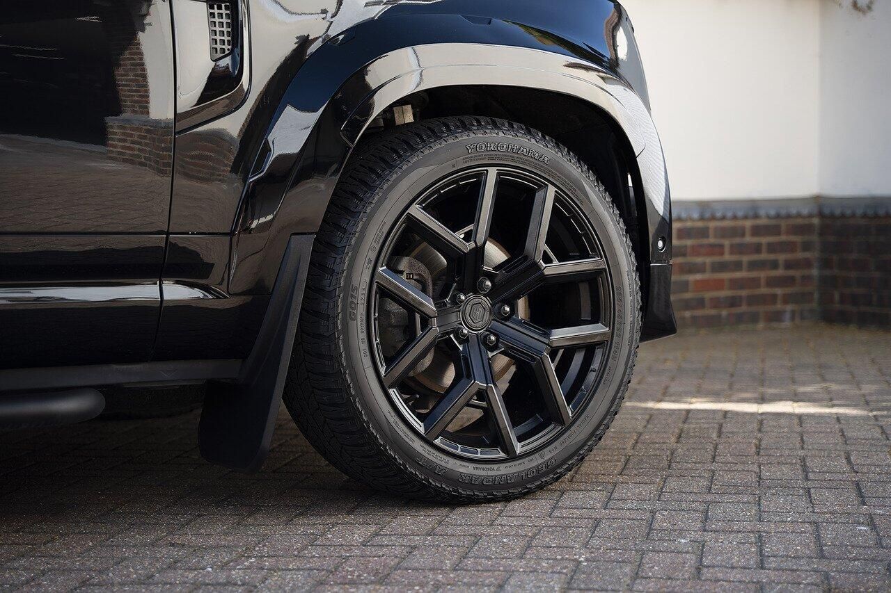 LAND ROVER DEFENDER ESTATE SPECIAL EDITIONS 3.0 D250 XS Edition 110 5dr Auto for sale UK - Slide 6