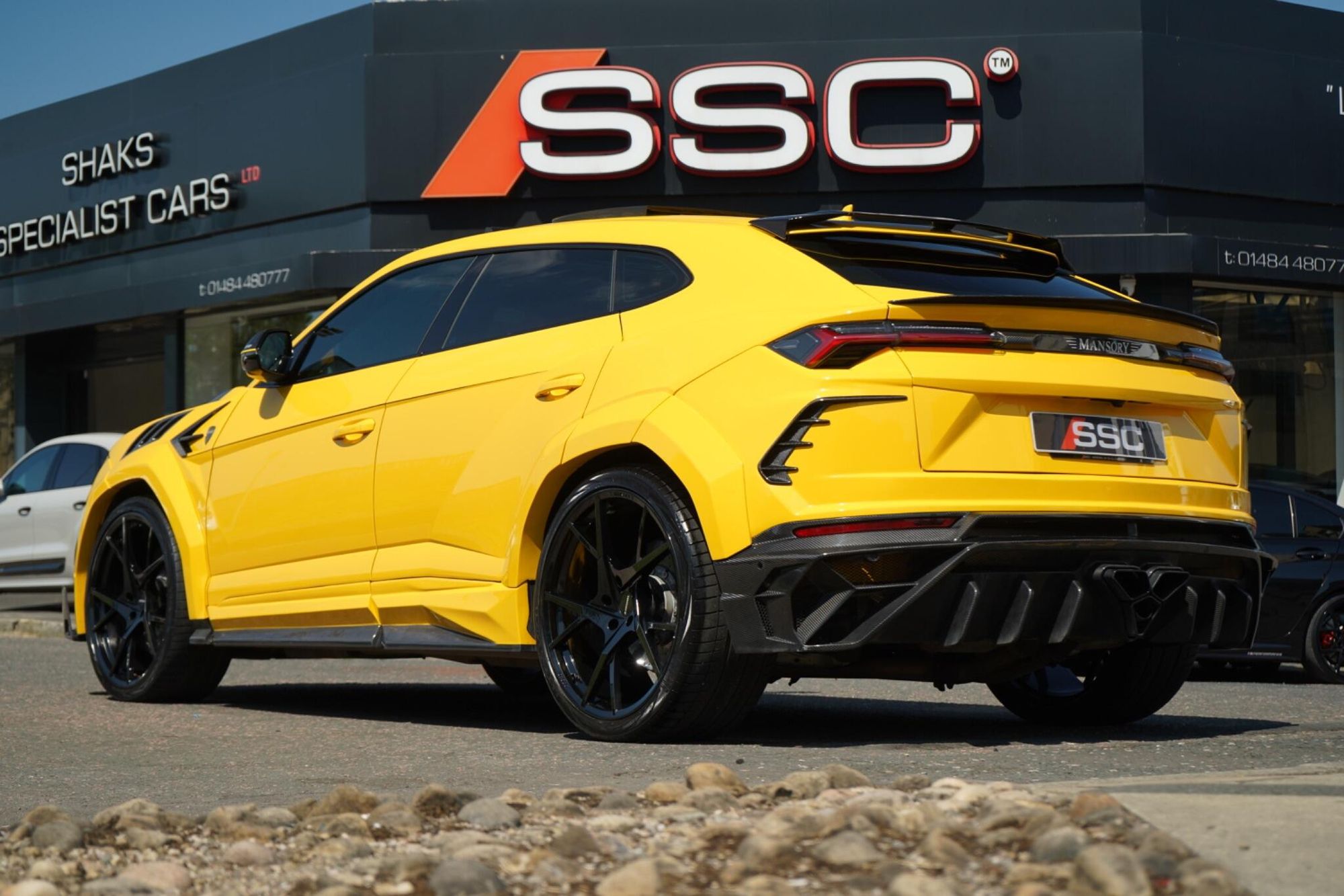 LAMBORGHINI URUS ESTATE 4.0T FSI V8 5dr Auto for sale UK - Slide 2