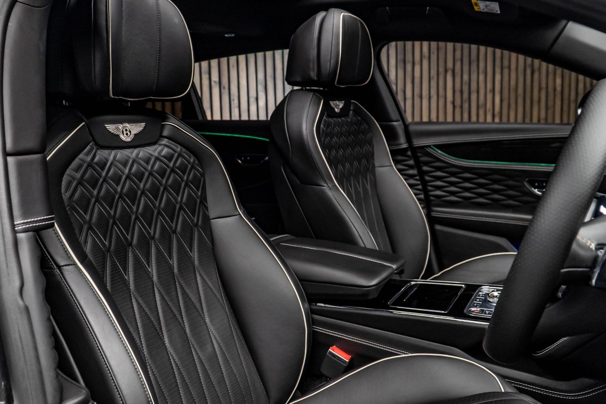 BENTLEY FLYING SPUR SALOON 4.0 V8 A 4dr Auto for sale UK - Slide 2