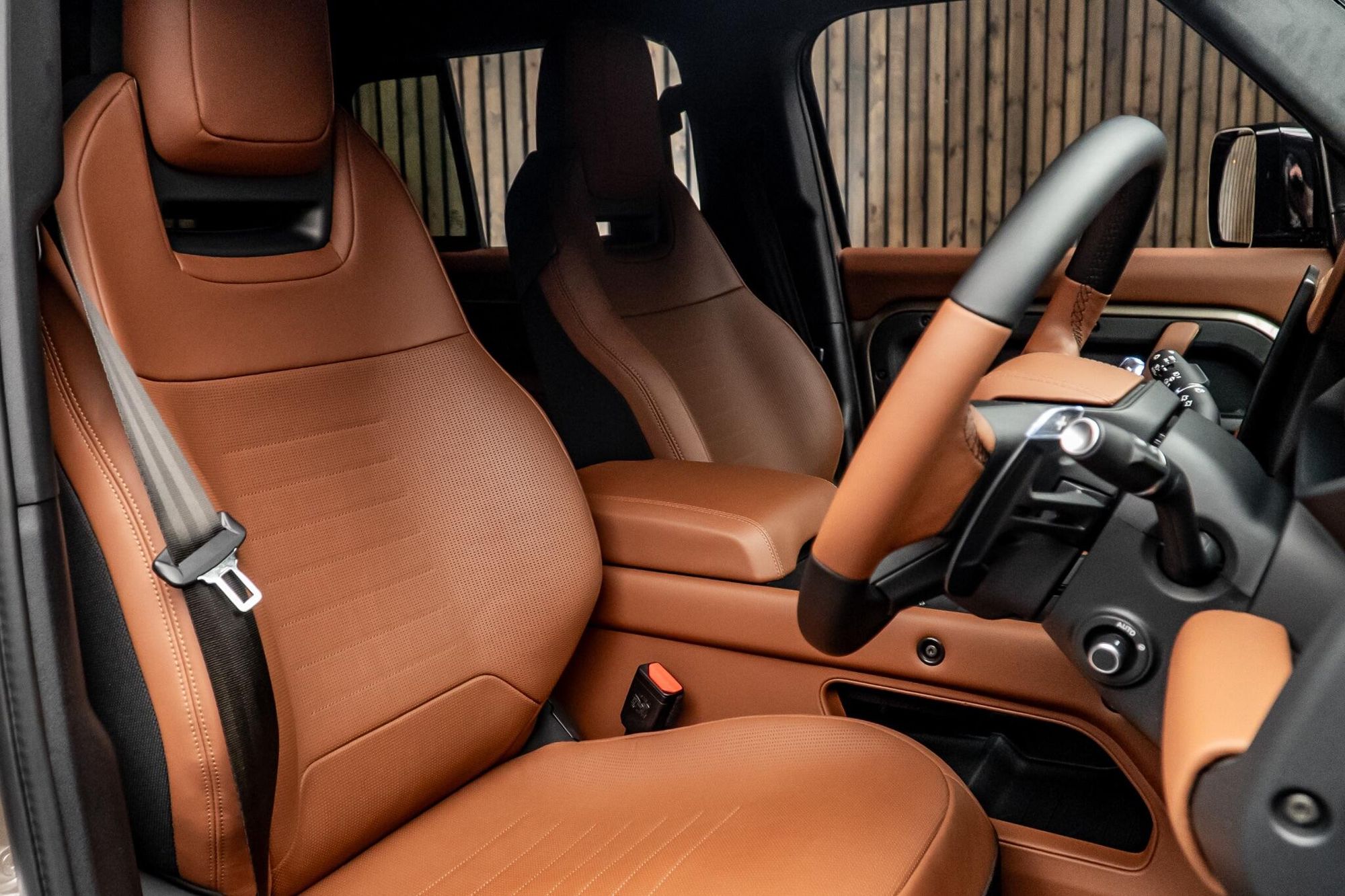 LAND ROVER DEFENDER ESTATE 4.4 P635 Octa 110 5dr Auto for sale UK - Slide 2