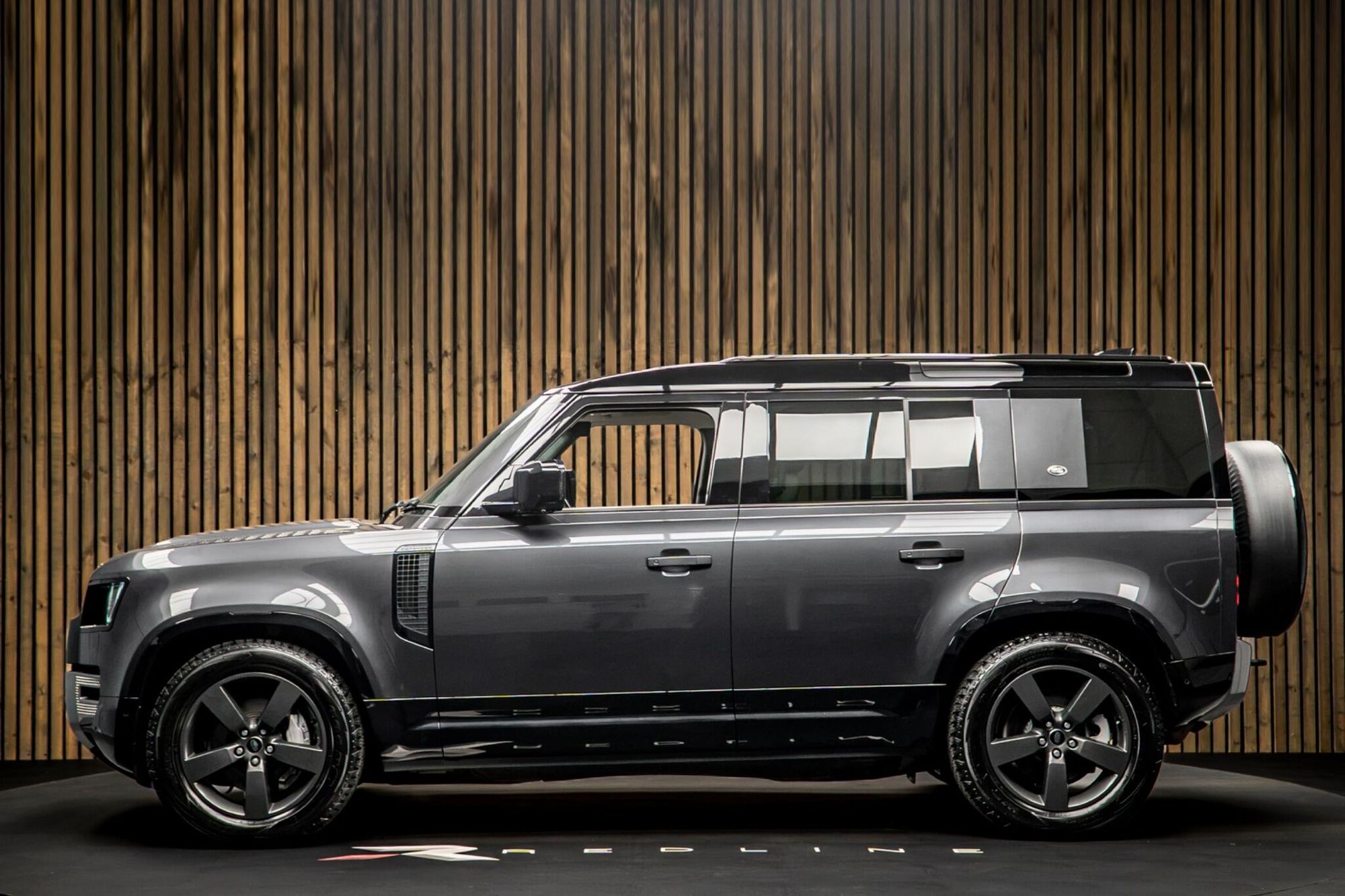 LAND ROVER DEFENDER DIESEL ESTATE 3.0 D300 HSE 110 5dr Auto for sale UK - Slide 7