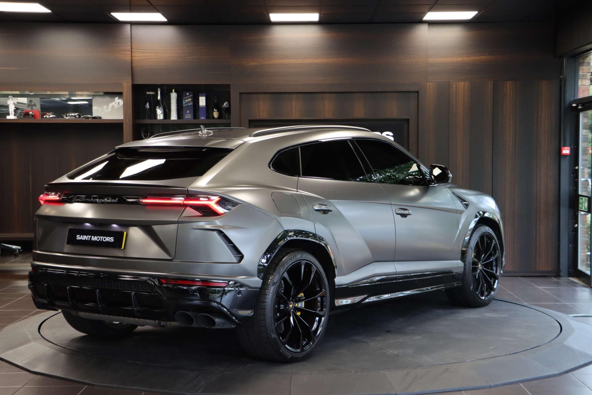 LAMBORGHINI URUS ESTATE 4.0T FSI V8 5dr Auto for sale UK - Slide 2