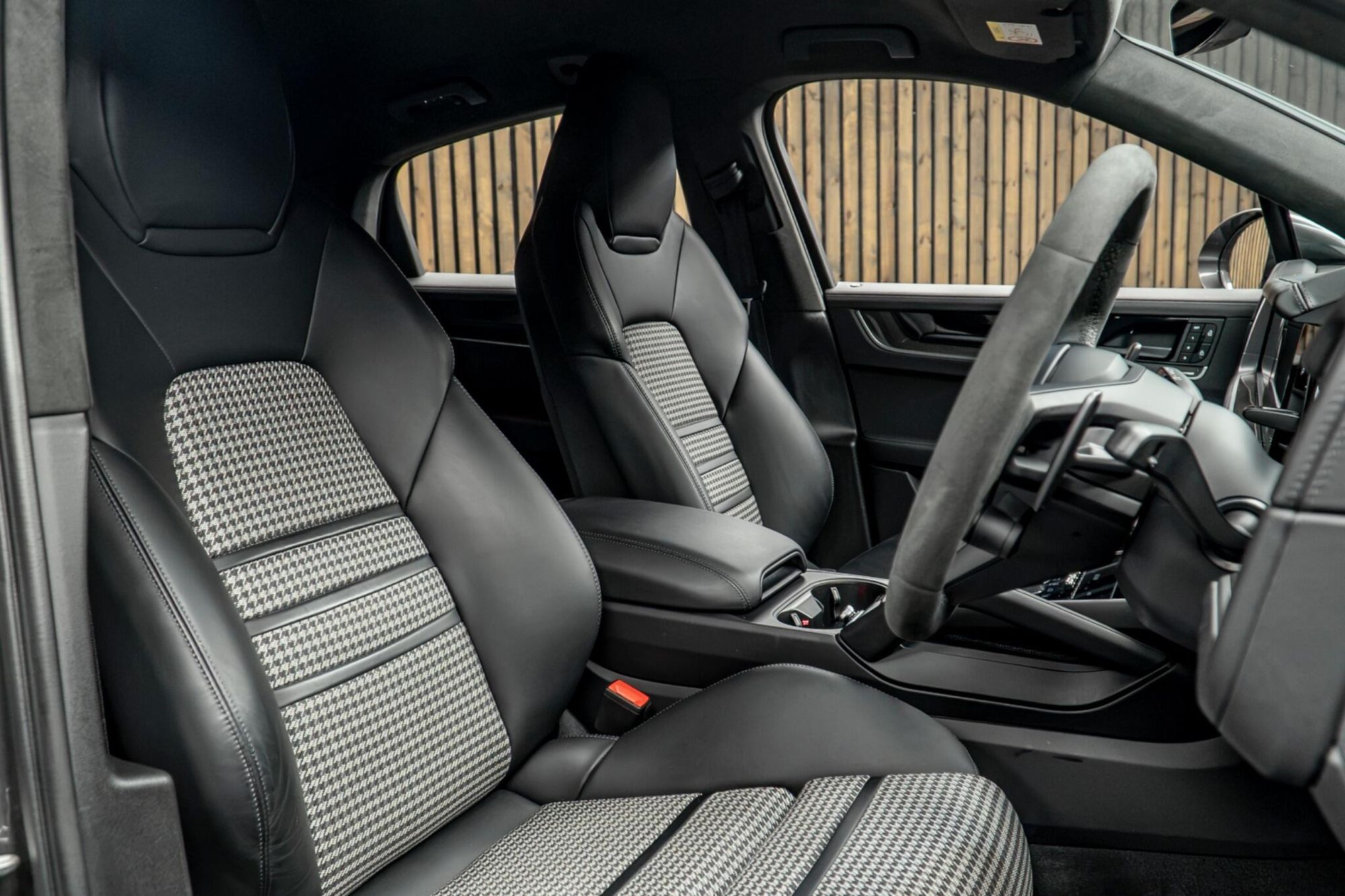 Porsche Cayenne Coupe 3.0 V6 Black Edition 353 Tiptronic S 5 Door Auto for sale UK - Slide 2