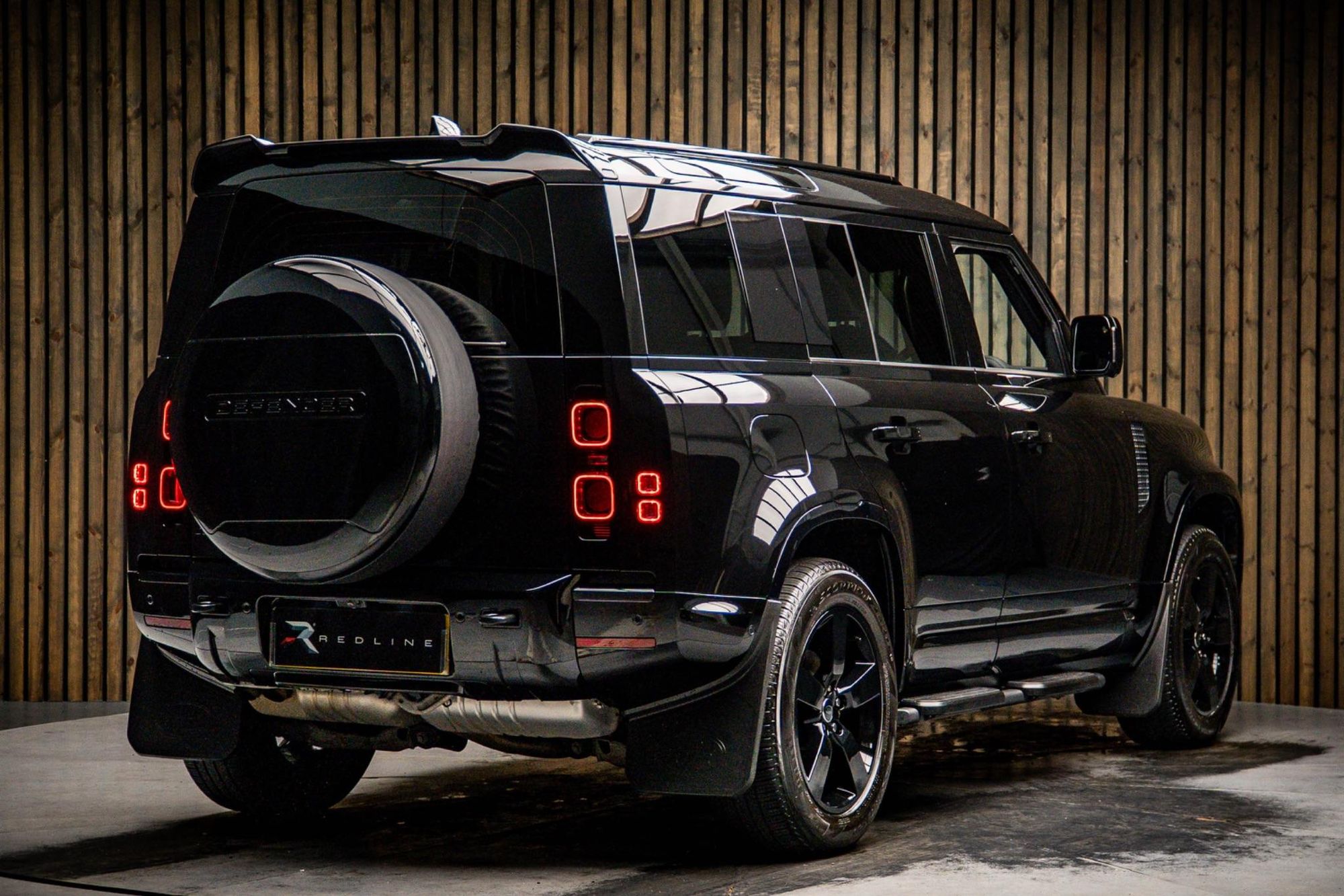 LAND ROVER DEFENDER DIESEL ESTATE 3.0 D250 X-Dynamic HSE 110 5dr Auto for sale UK - Slide 4