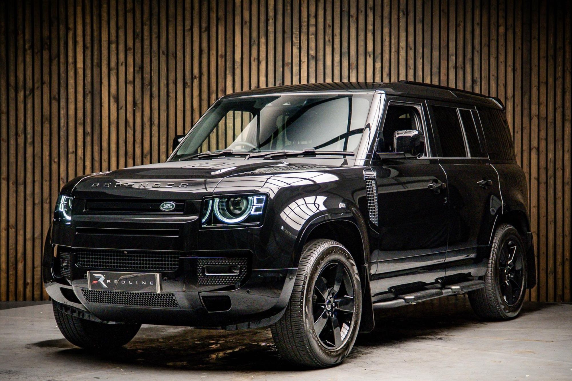 LAND ROVER DEFENDER DIESEL ESTATE 3.0 D250 X-Dynamic HSE 110 5dr Auto for sale UK - Slide 8