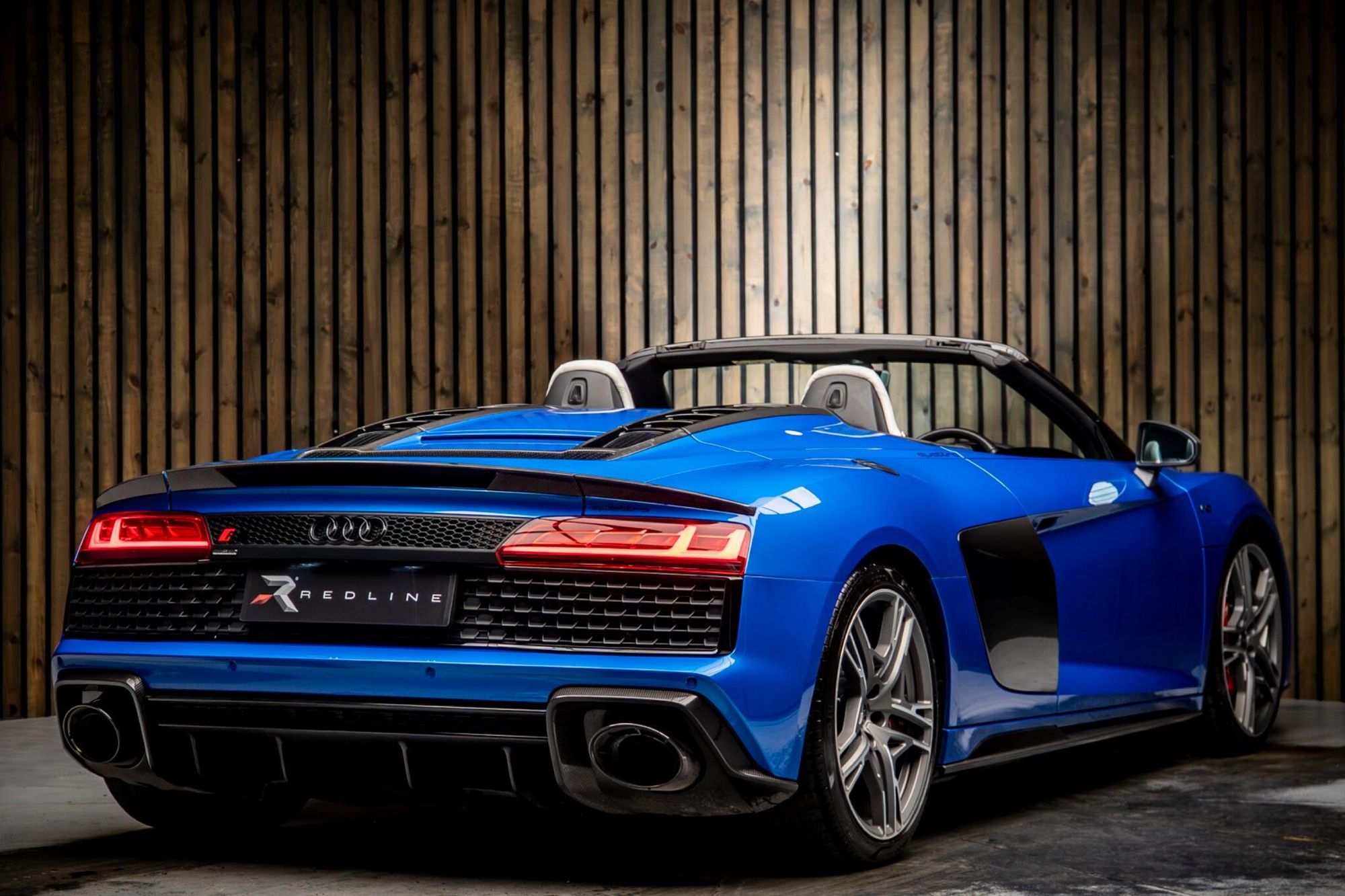 AUDI R8 SPYDER 5.2 V10 Quattro Performance Ed Carbon 2dr S Tronic for sale UK - Slide 4