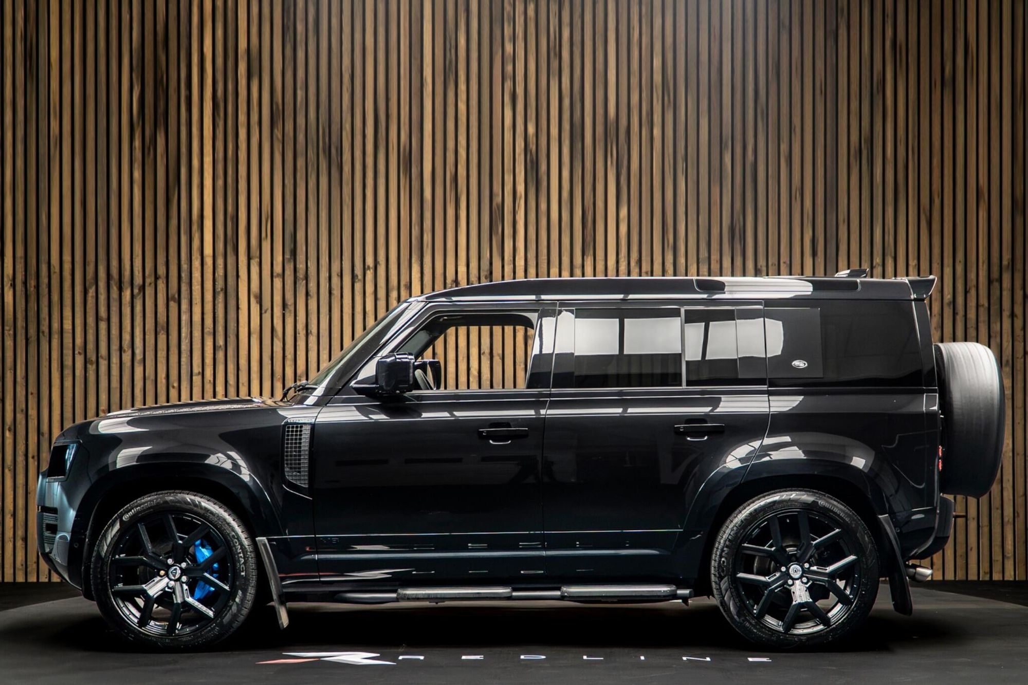 LAND ROVER DEFENDER ESTATE 5.0 P525 V8 110 5dr Auto for sale UK - Slide 7
