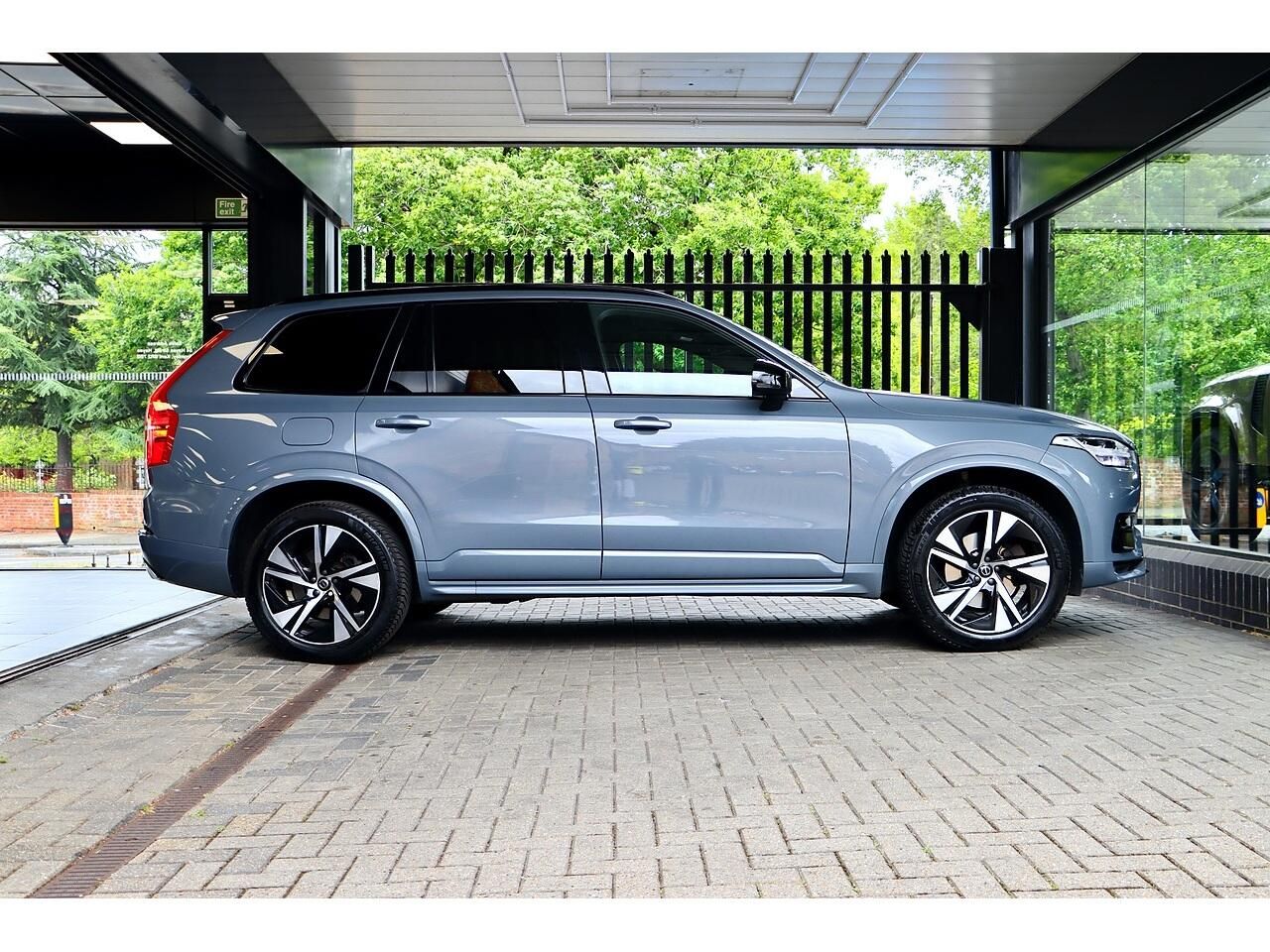 VOLVO XC90 ESTATE 2.0 B6P [300] R DESIGN 5dr AWD Geartronic for sale UK - Slide 4