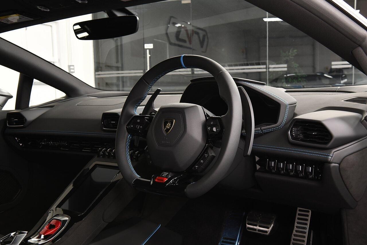 LAMBORGHINI HURACAN EVO COUPE 5.2 V10 610 Sterrato 2dr Auto AWD for sale UK - Slide 5
