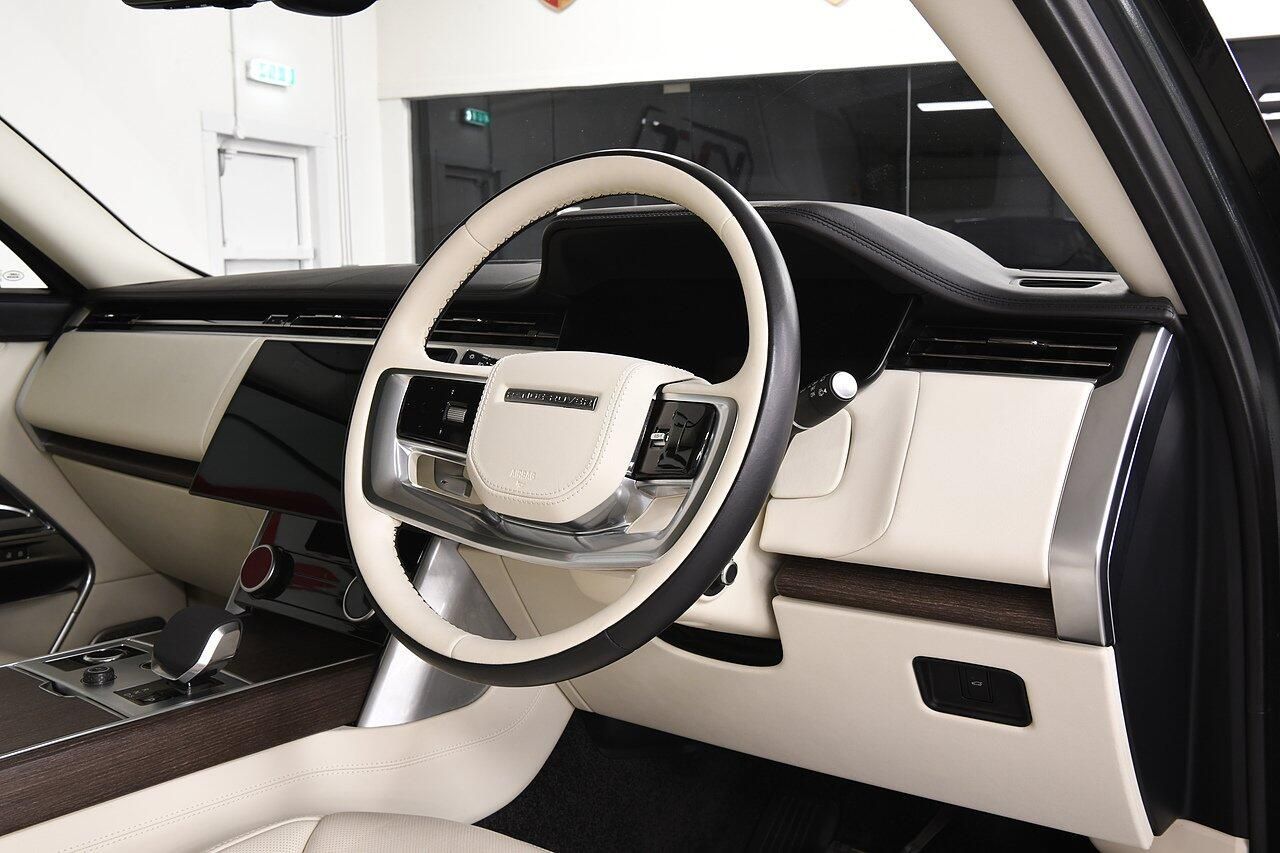 LAND ROVER RANGE ROVER ESTATE 3.0 P400 Autobiography LWB 4dr Auto [7 Seat] for sale UK - Slide 5