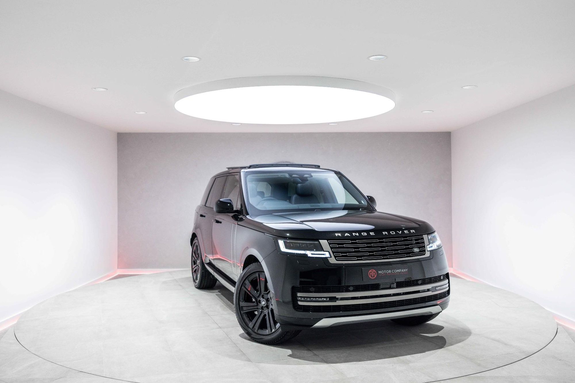 LAND ROVER RANGE ROVER DIESEL ESTATE 3.0 D300 SE 4dr Auto for sale UK - Slide 5