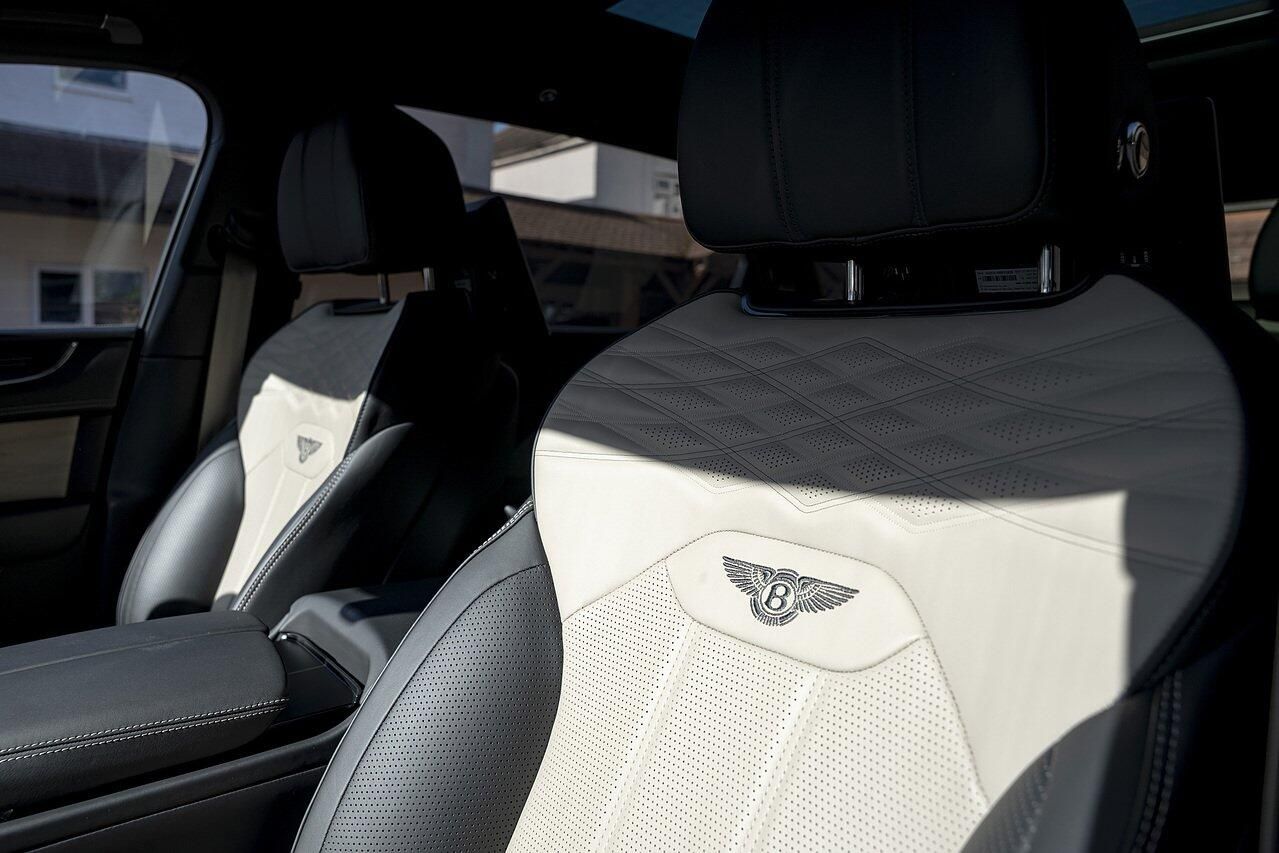 BENTLEY BENTAYGA ESTATE 4.0 V8 Azure 5dr Auto EWB for sale UK - Slide 10