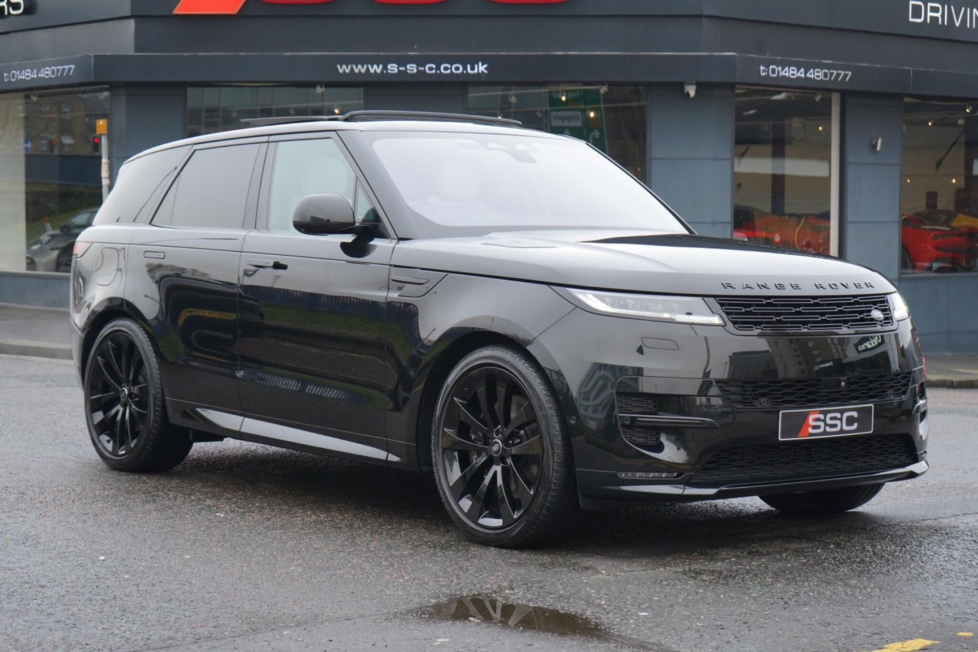 LAND ROVER RANGE ROVER SPORT ESTATE 4.4 P530 V8 First Edition 5dr Auto for sale UK - Slide 4