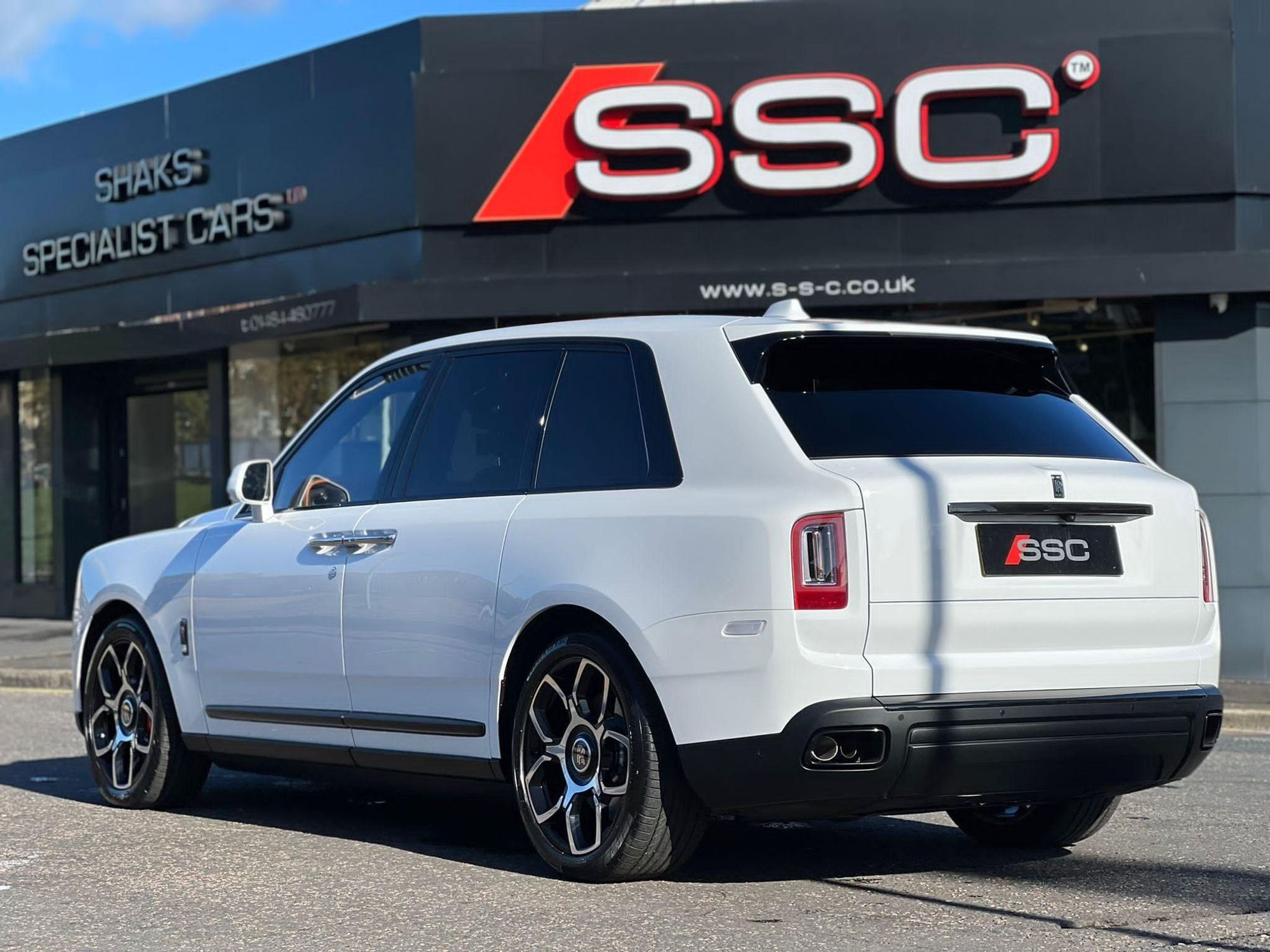 ROLLS-ROYCE CULLINAN ESTATE Black Badge 5dr Auto for sale UK - Slide 9