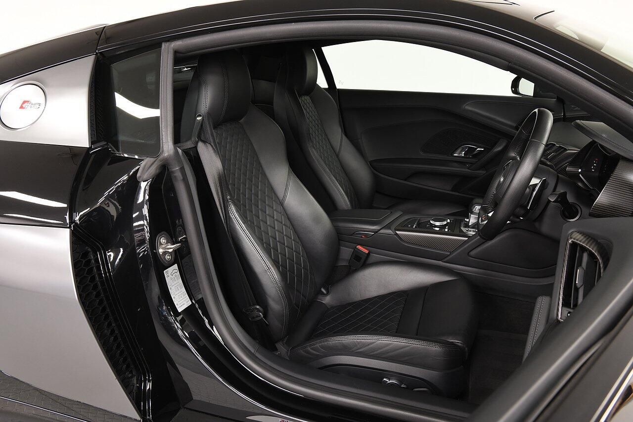 AUDI R8 COUPE 5.2 FSI V10 Plus Quattro 2dr S Tronic for sale UK - Slide 7