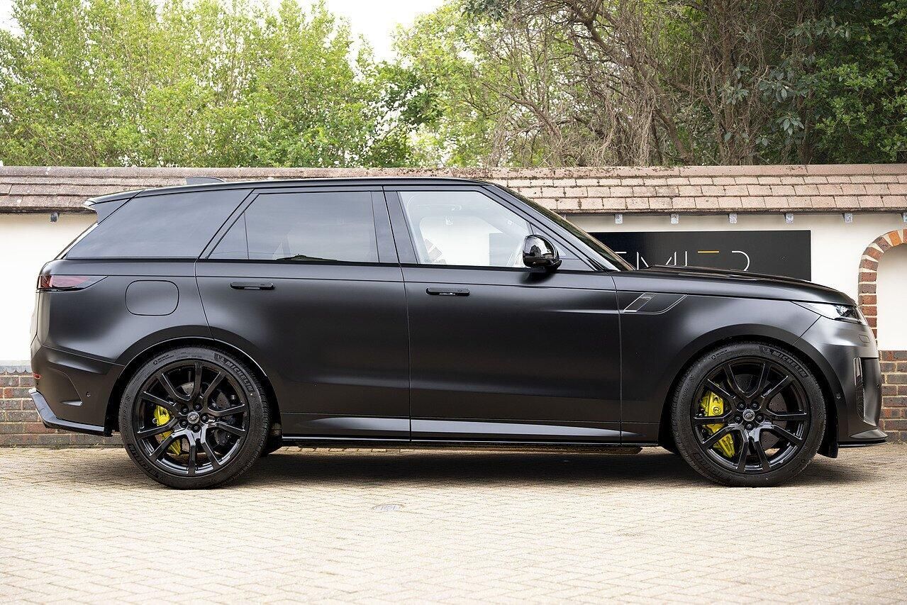 LAND ROVER RANGE ROVER SPORT ESTATE SPECIAL EDITIONS 4.4 P635 V8 SV Edition One 5dr Auto [Gloss] for sale UK - Slide 3