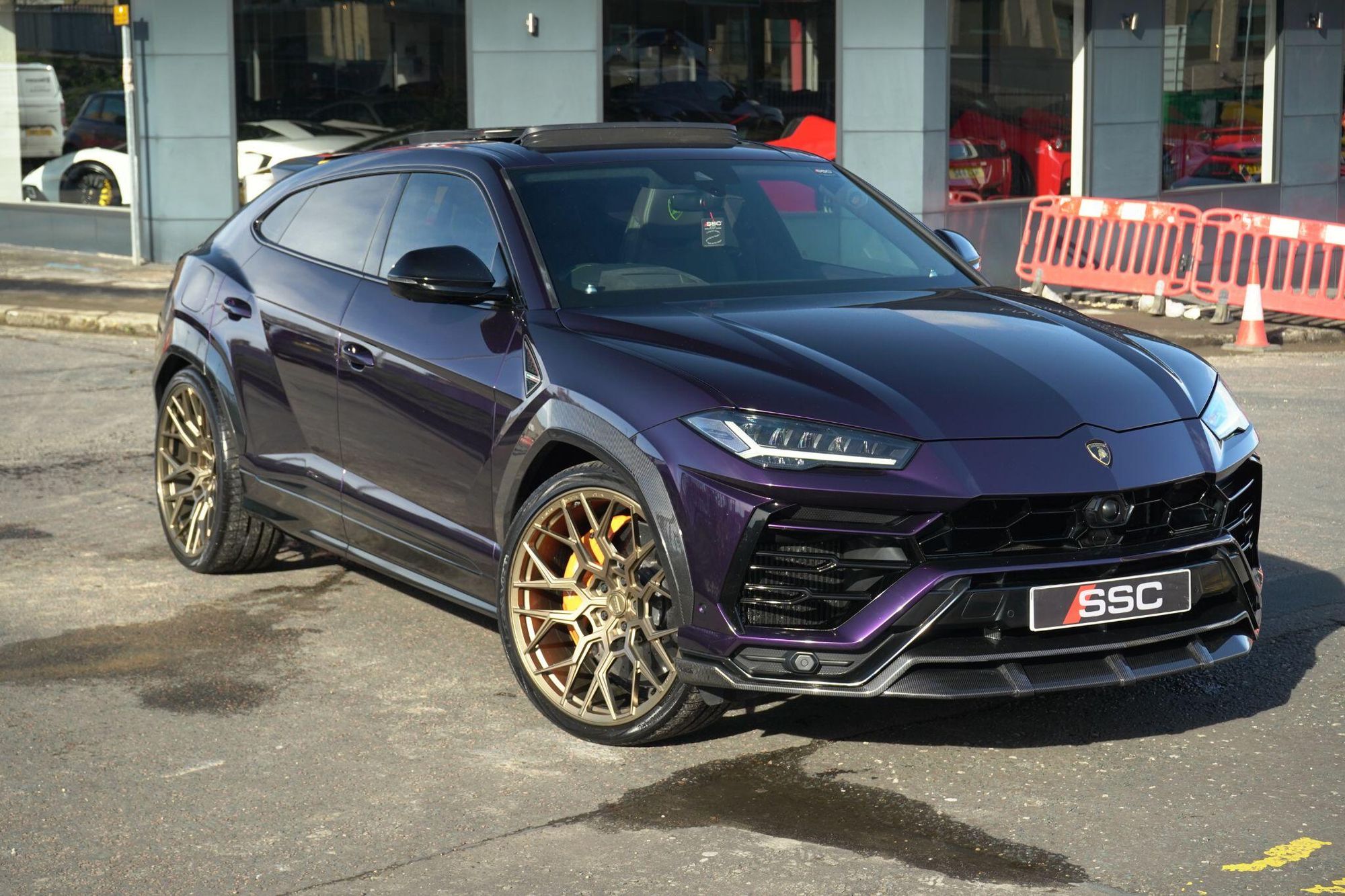 LAMBORGHINI URUS ESTATE 4.0T FSI V8 5dr Auto for sale UK - Slide 4