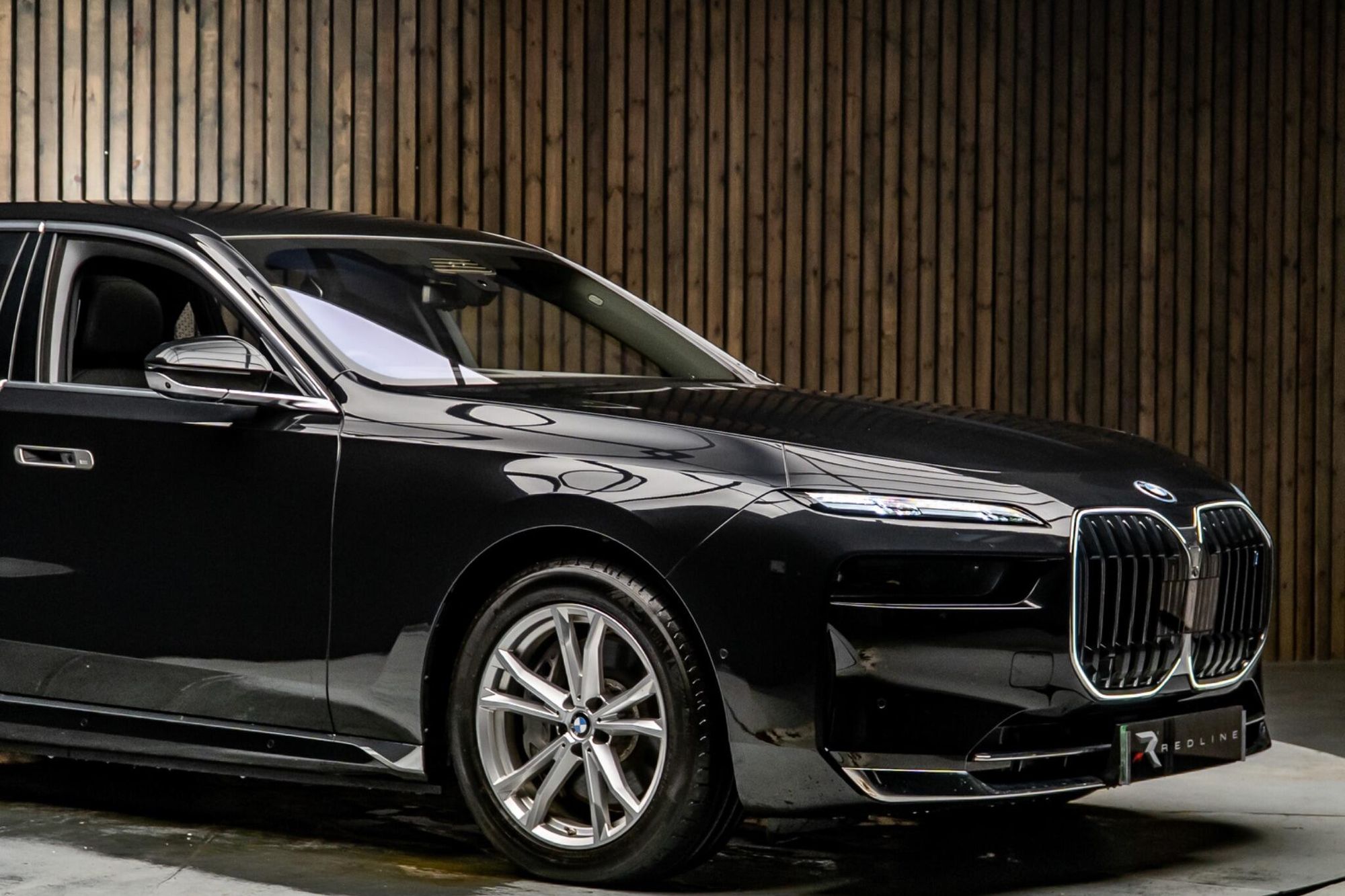 BMW I7 SALOON 400kW xDrive60 Excellence 105.7kWh 4dr Auto for sale UK - Slide 10