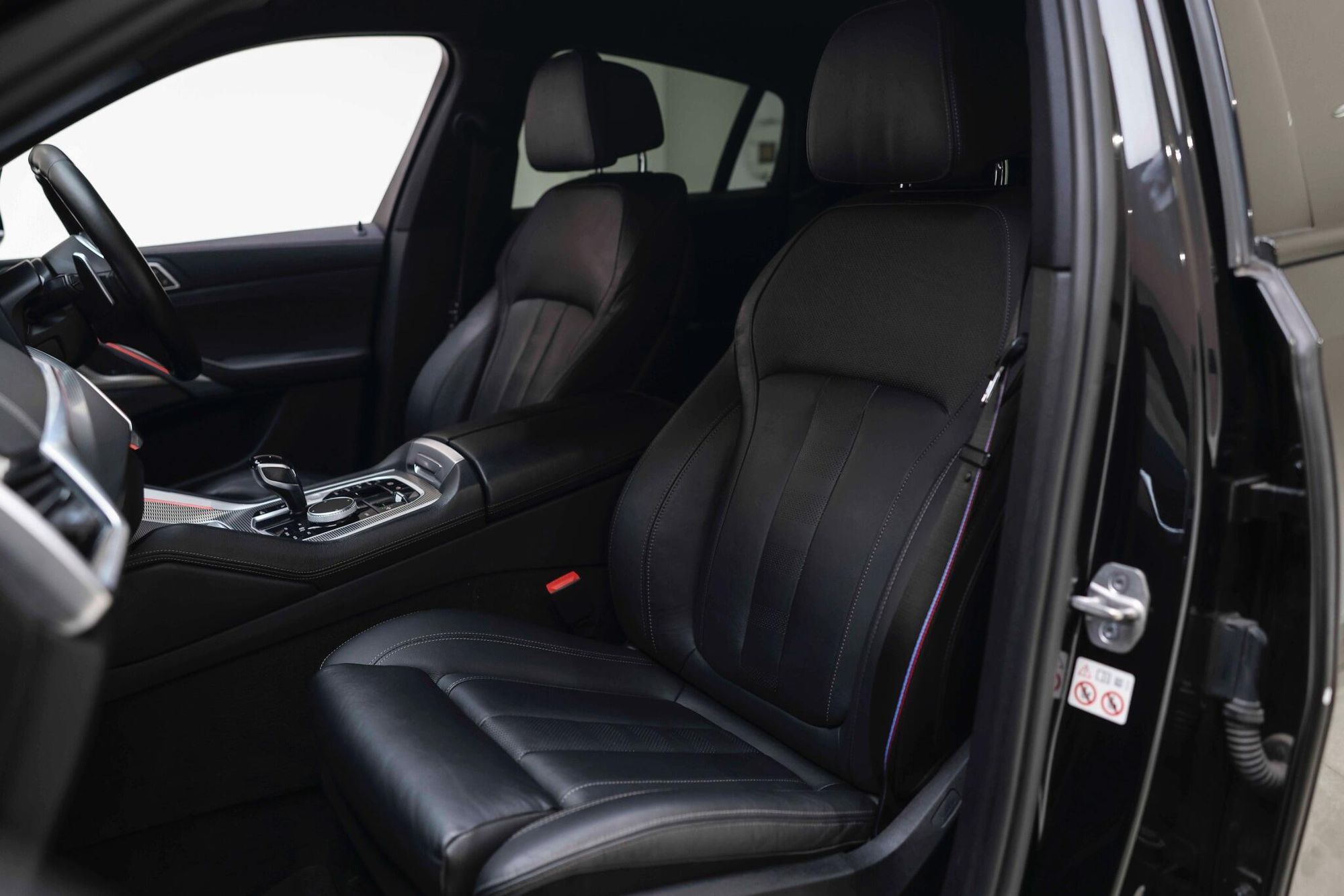 BMW X6 DIESEL ESTATE xDrive30d MHT M Sport 5dr Step Auto for sale UK - Slide 3