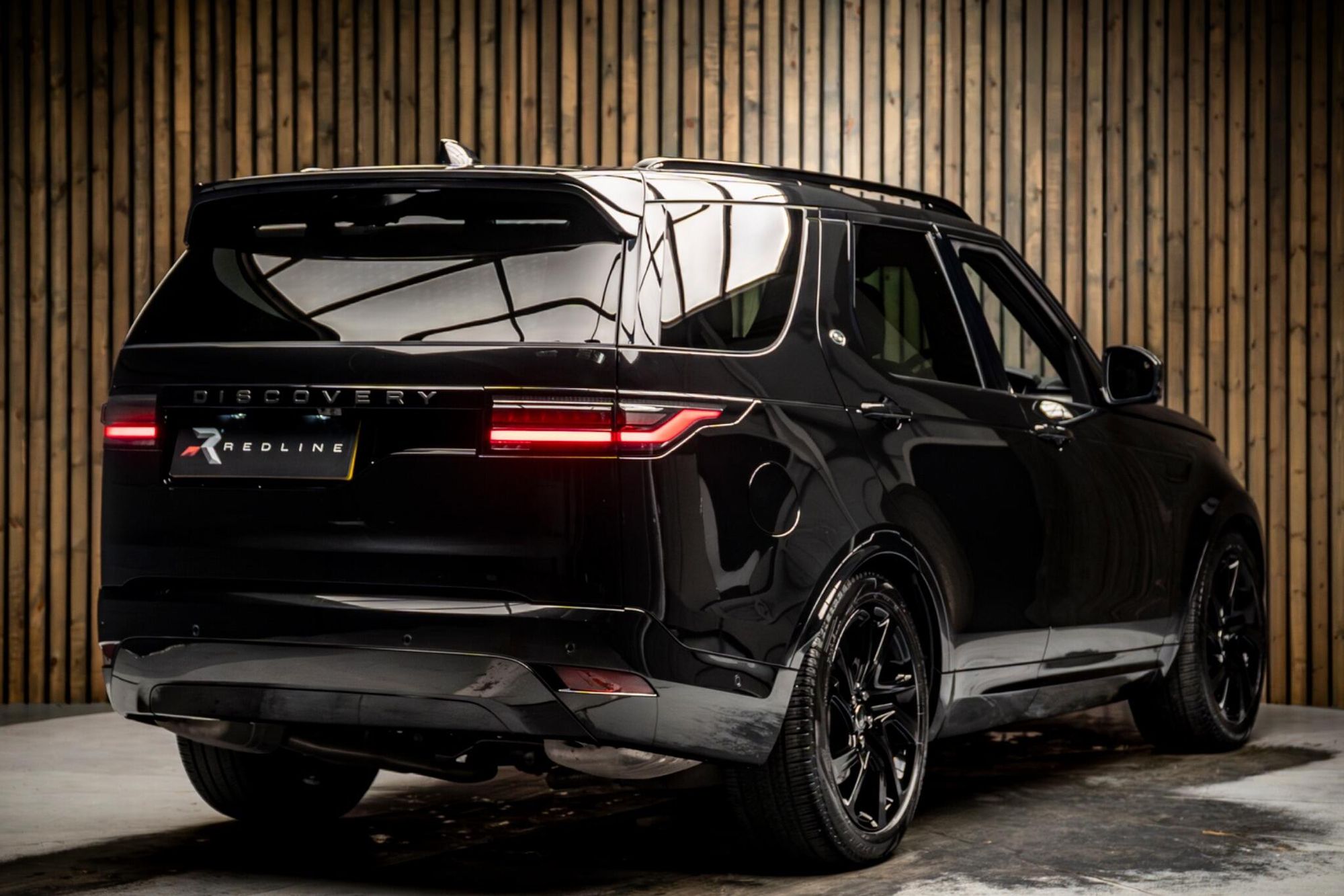 LAND ROVER DISCOVERY DIESEL SW 3.0 D300 Dynamic SE 5dr Auto for sale UK - Slide 4