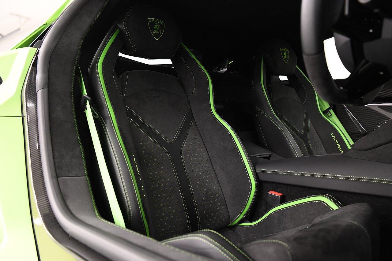 LAMBORGHINI AVENTADOR COUPE LP 780-4 Ultimae 2dr ISR for sale UK - Slide 9