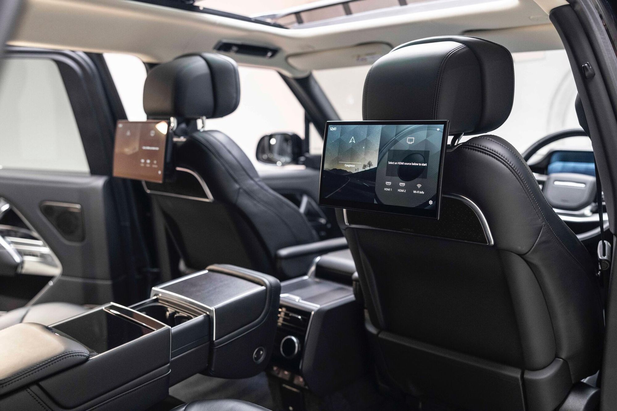 LAND ROVER RANGE ROVER DIESEL ESTATE 3.0 D350 First Edition LWB 4dr Auto for sale UK - Slide 3