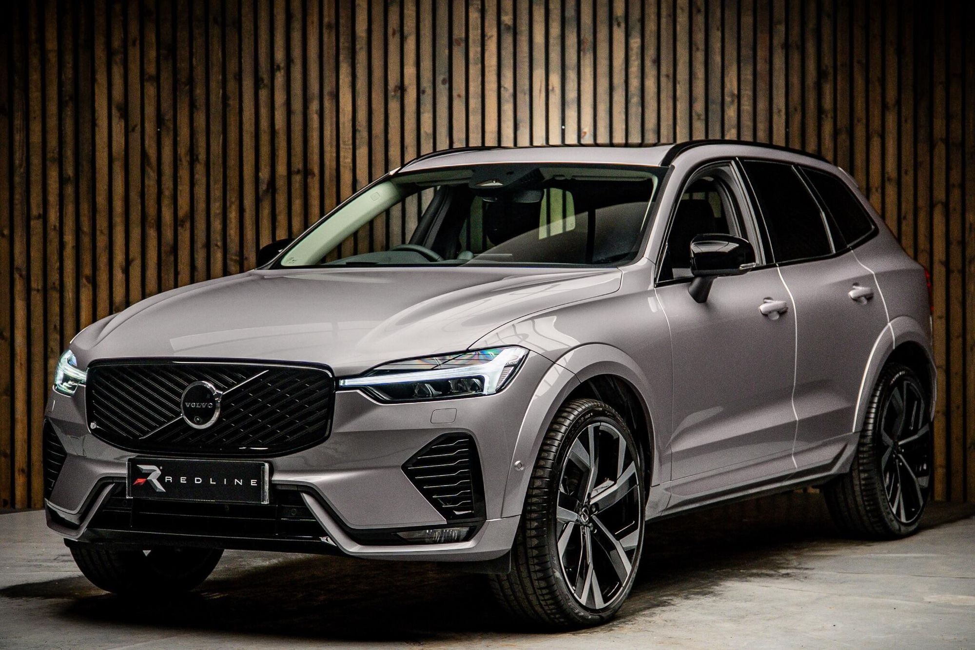 VOLVO XC60 ESTATE 2.0 B5P Ultra Dark 5dr AWD Geartronic for sale UK - Slide 8