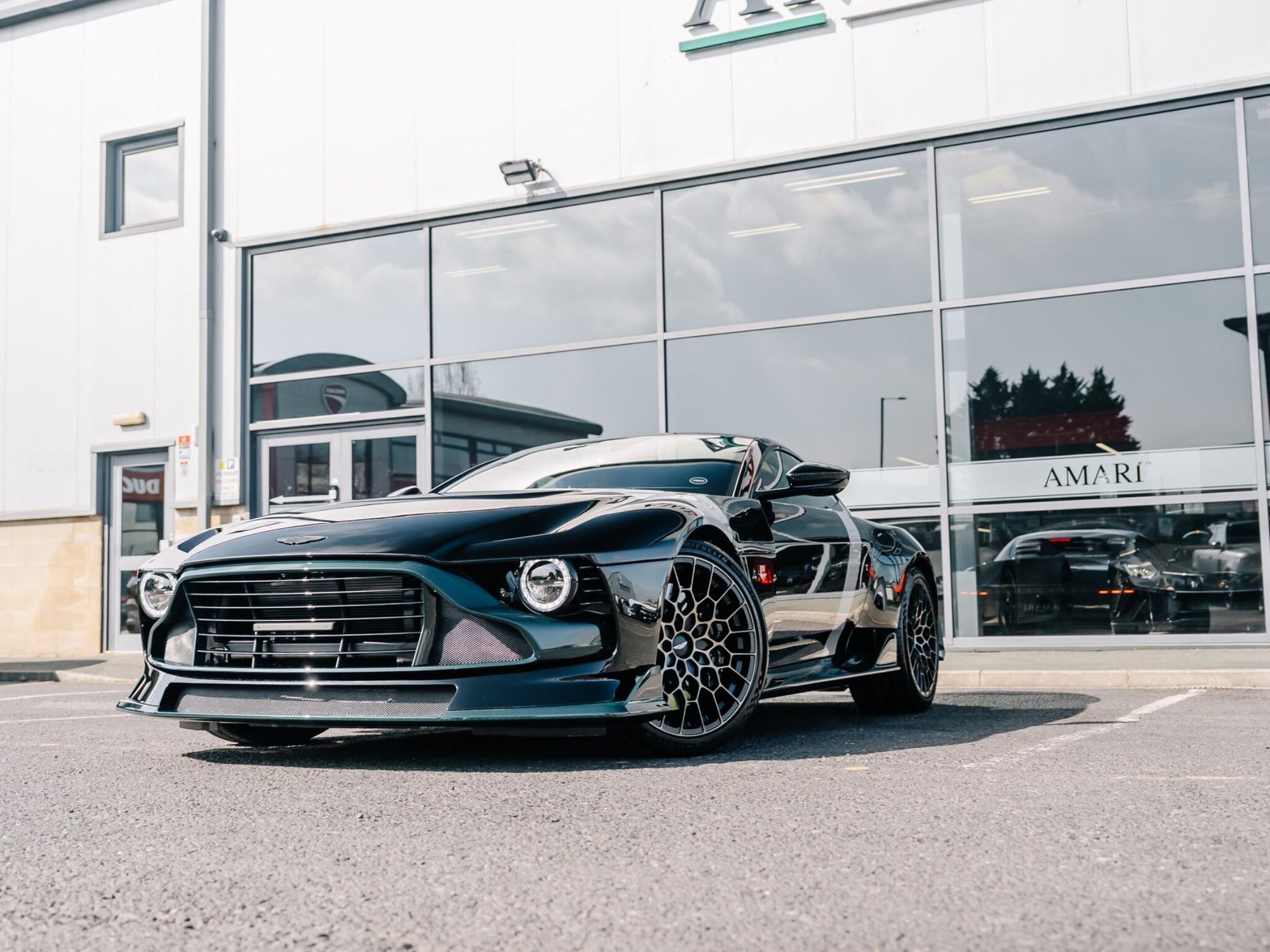 ASTON MARTIN VANQUISH COUPE V12 2dr Auto for sale UK - Slide 8