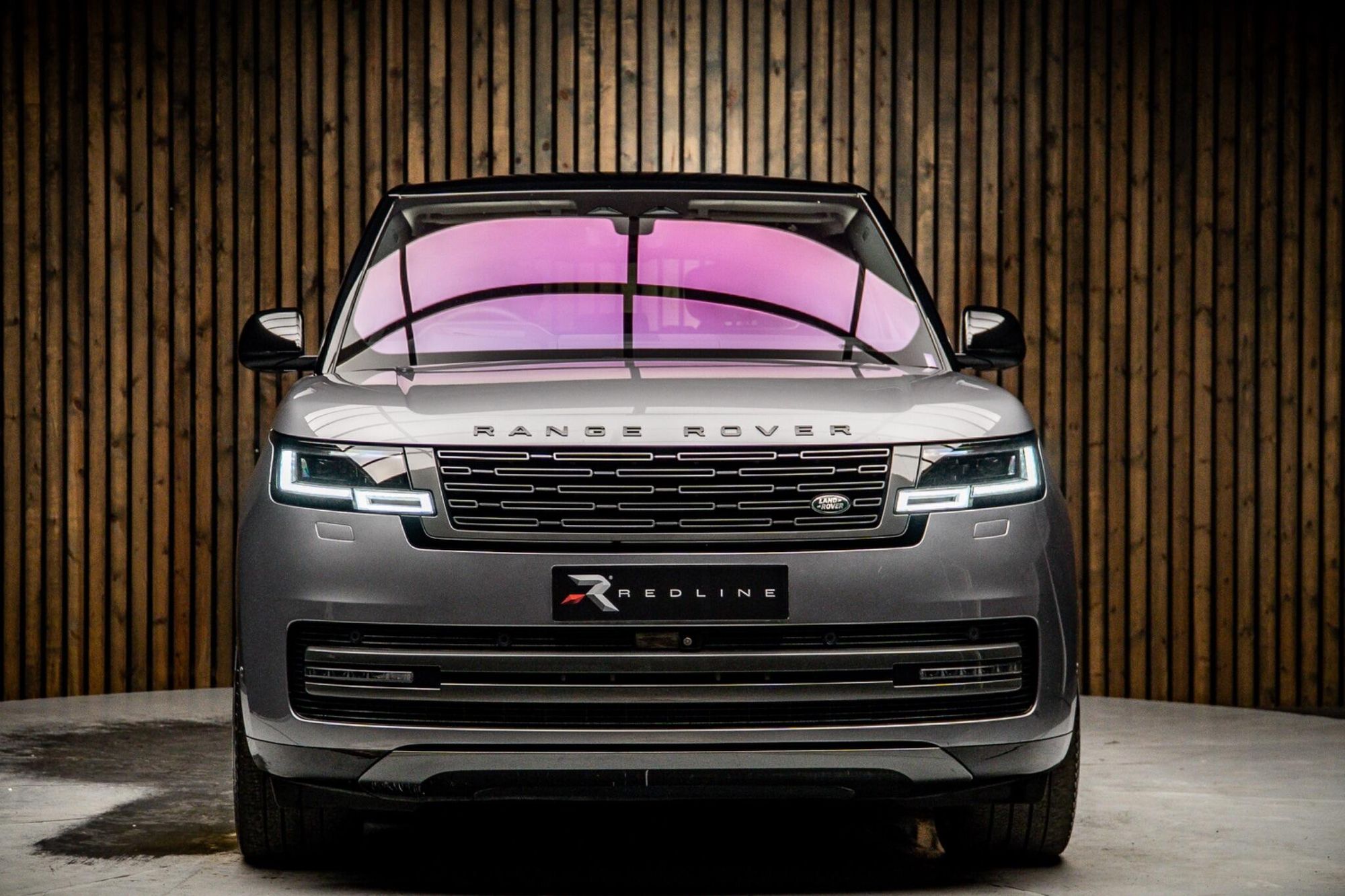 LAND ROVER RANGE ROVER ESTATE 4.4 P530 V8 Autobiography 4dr Auto for sale UK - Slide 5