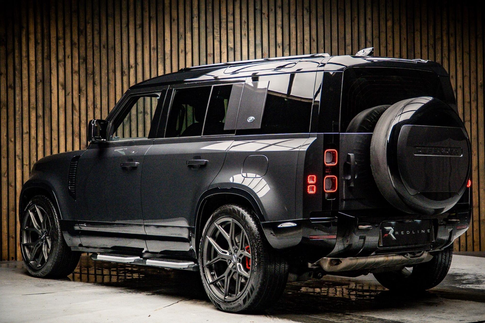 LAND ROVER DEFENDER ESTATE 2.0 P400e X 110 5dr Auto for sale UK - Slide 3