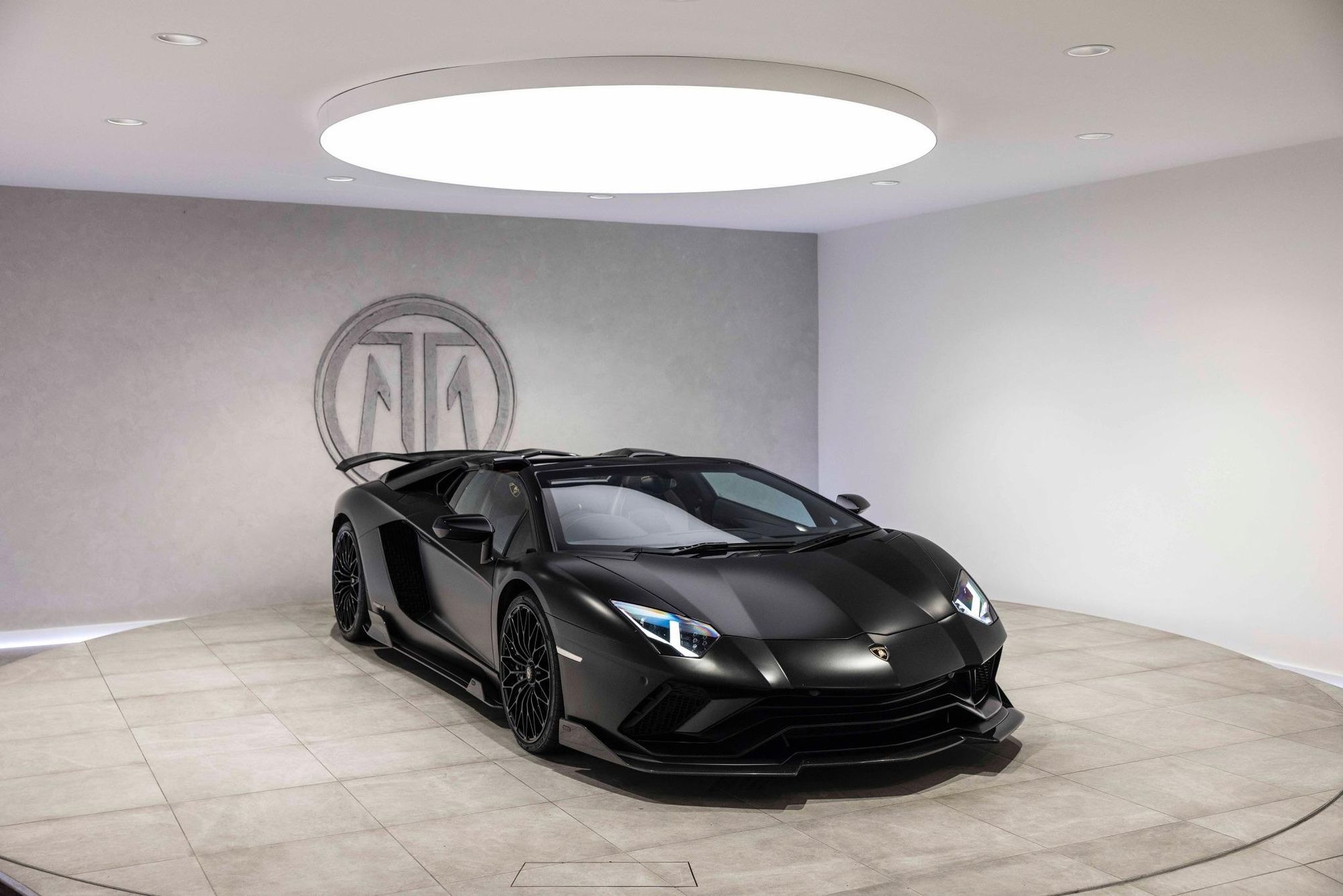LAMBORGHINI AVENTADOR ROADSTER LP 740-4 S 2dr ISR for sale UK - Slide 5