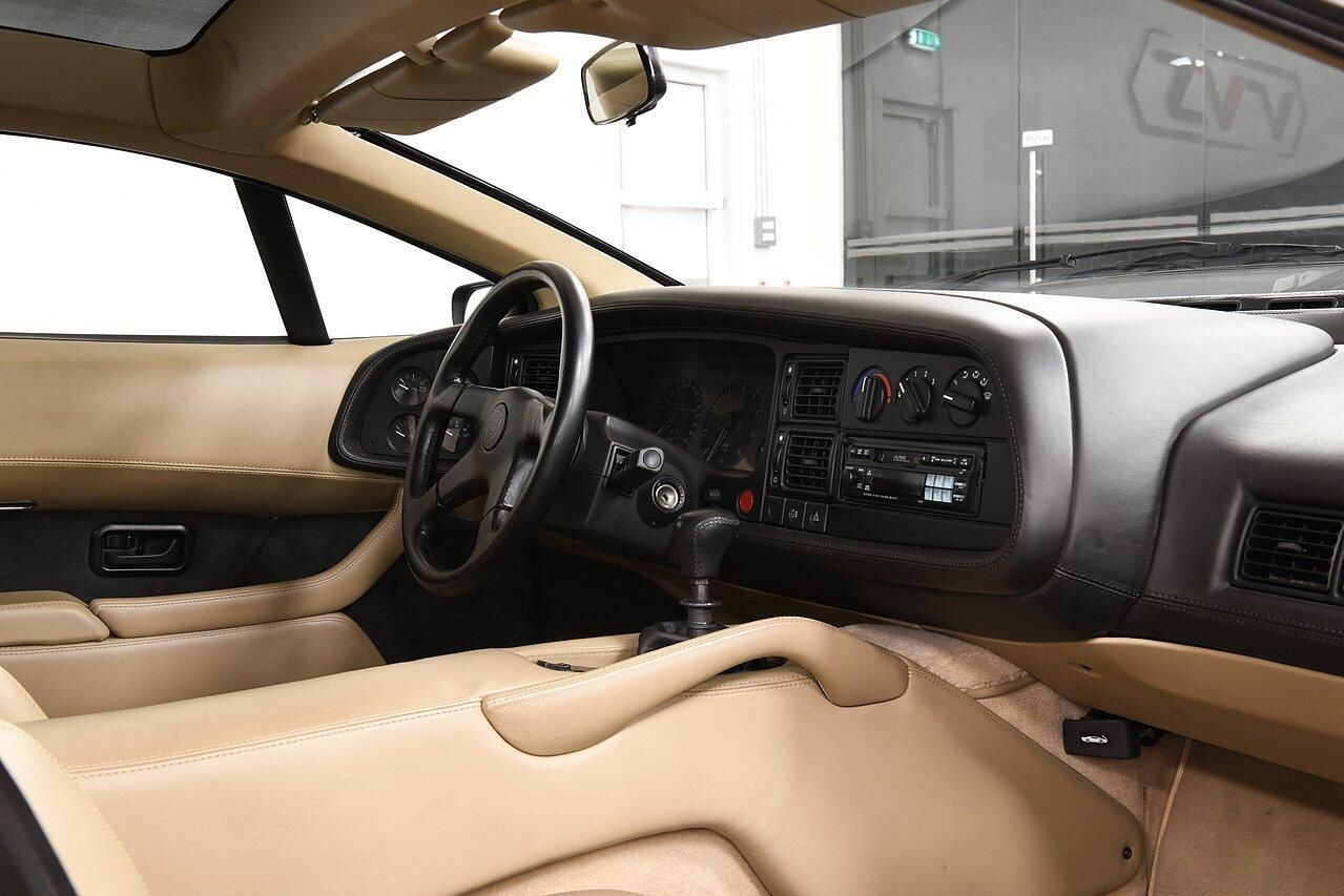 JAGUAR XJ220 COUPE 3.5 2dr for sale UK - Slide 9