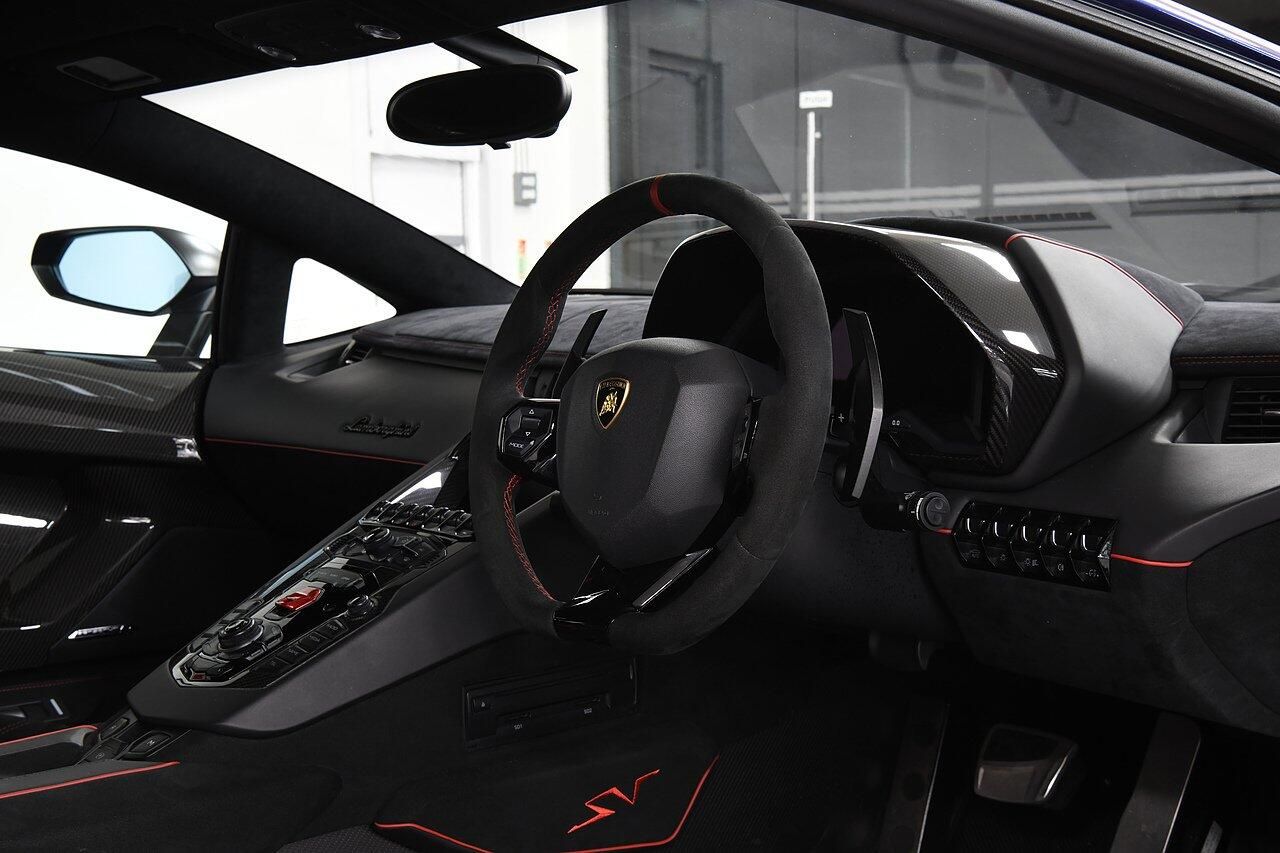LAMBORGHINI AVENTADOR COUPE LP 750-4 Superveloce 2dr ISR for sale UK - Slide 4