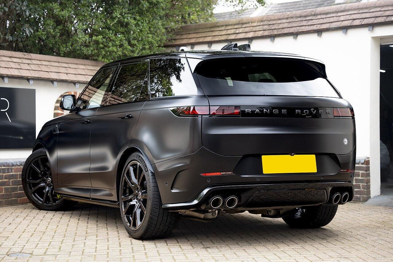 LAND ROVER RANGE ROVER SPORT ESTATE SPECIAL EDITIONS 4.4 P635 V8 SV Edition One 5dr Auto [Gloss] for sale UK - Slide 5