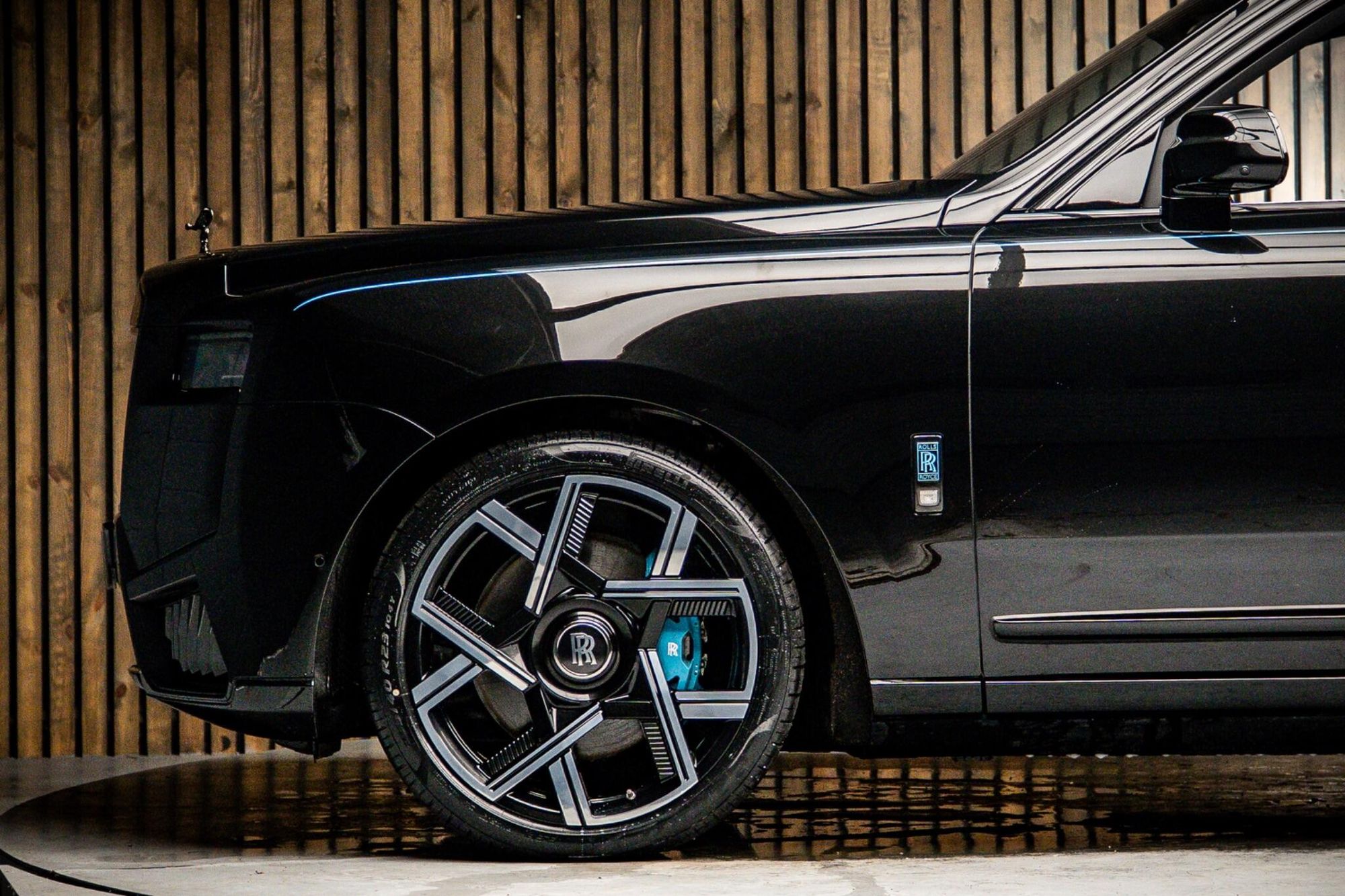 ROLLS-ROYCE CULLINAN ESTATE II Black Badge 5dr Auto for sale UK - Slide 9