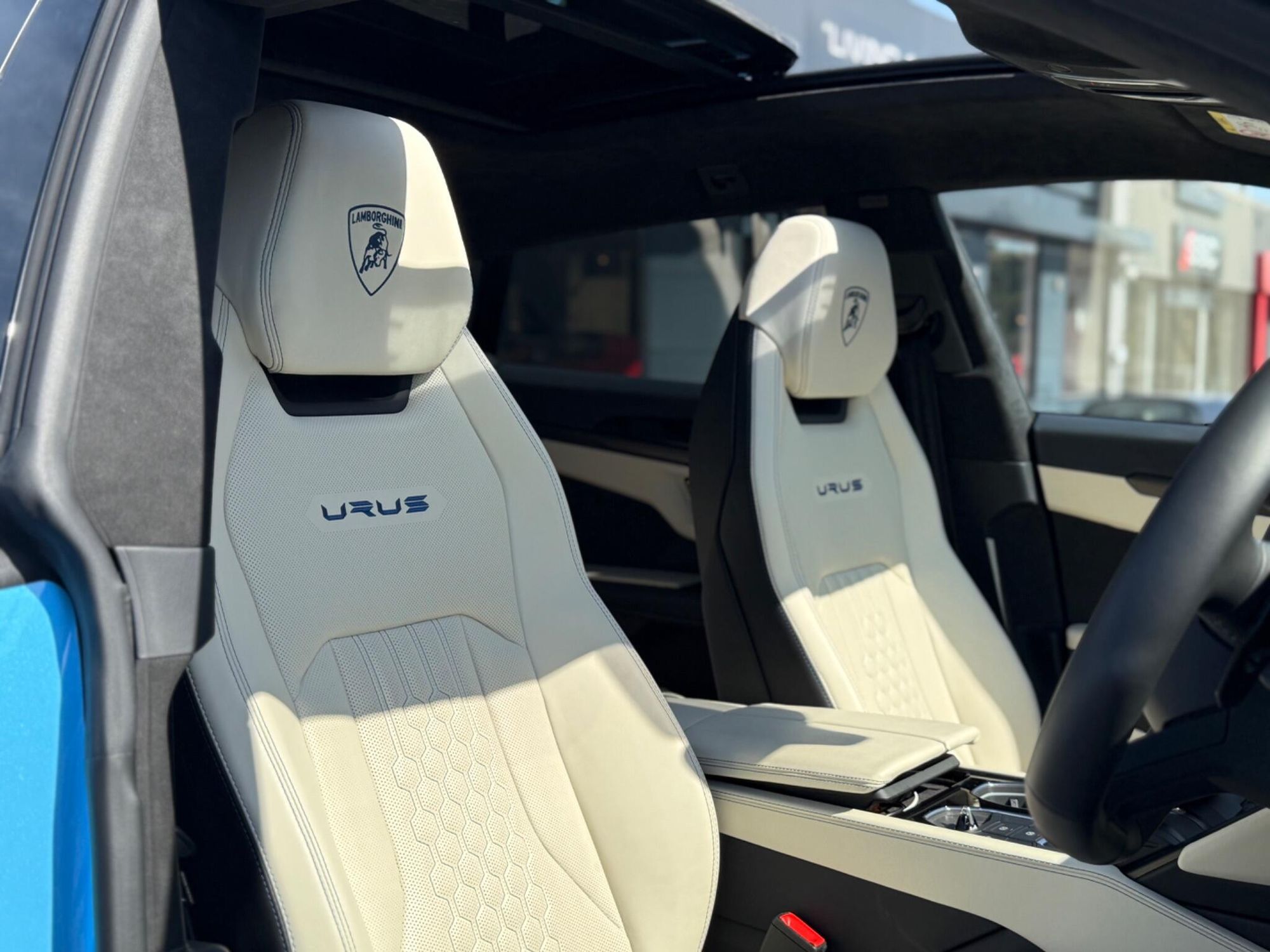 LAMBORGHINI URUS ESTATE 4.0T FSI V8 S 5dr Auto for sale UK - Slide 3