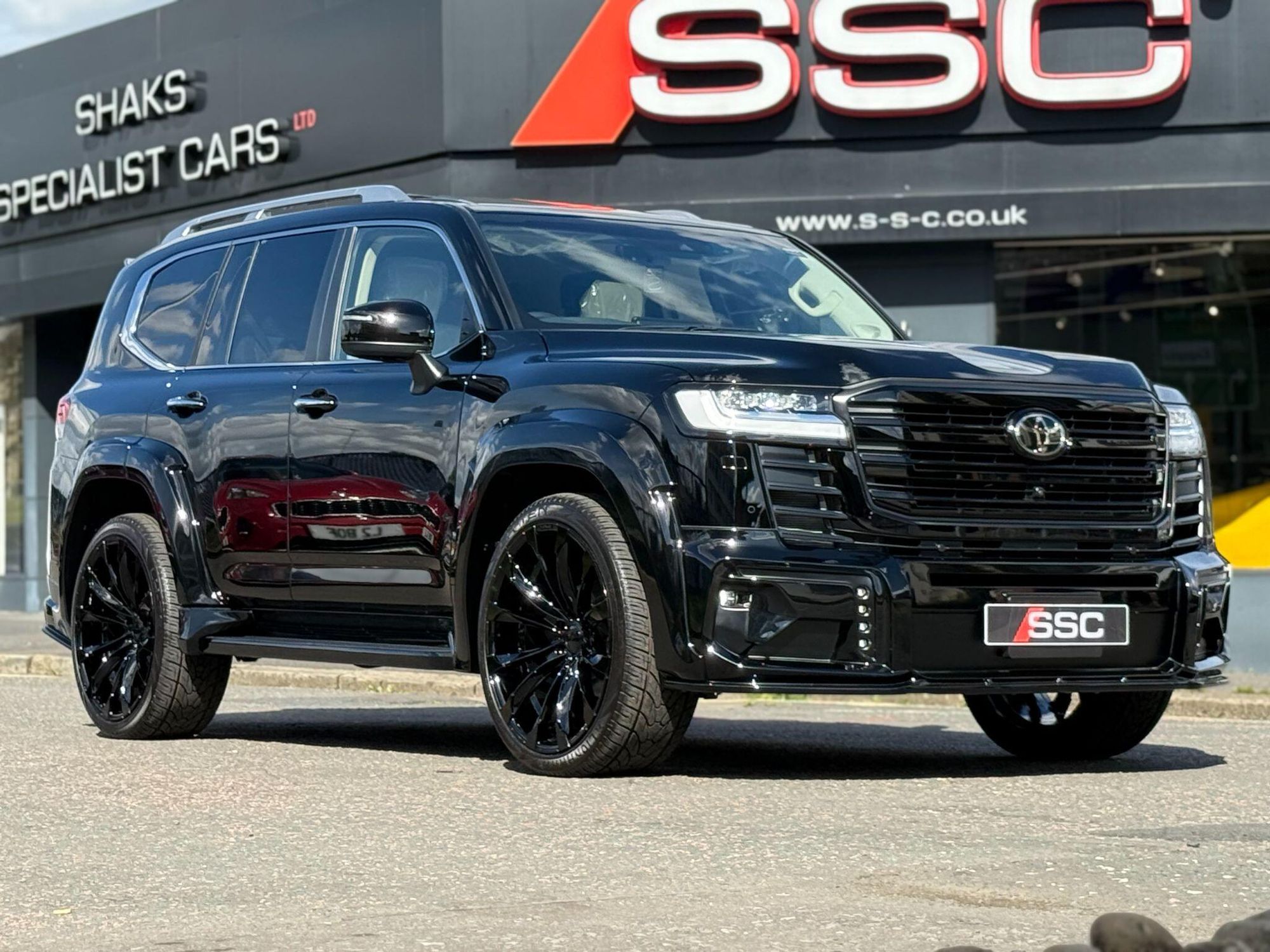 TOYOTA LAND CRUISER SW 4.0 V6 VVTi Invincible 5dr Auto for sale UK - Slide 5