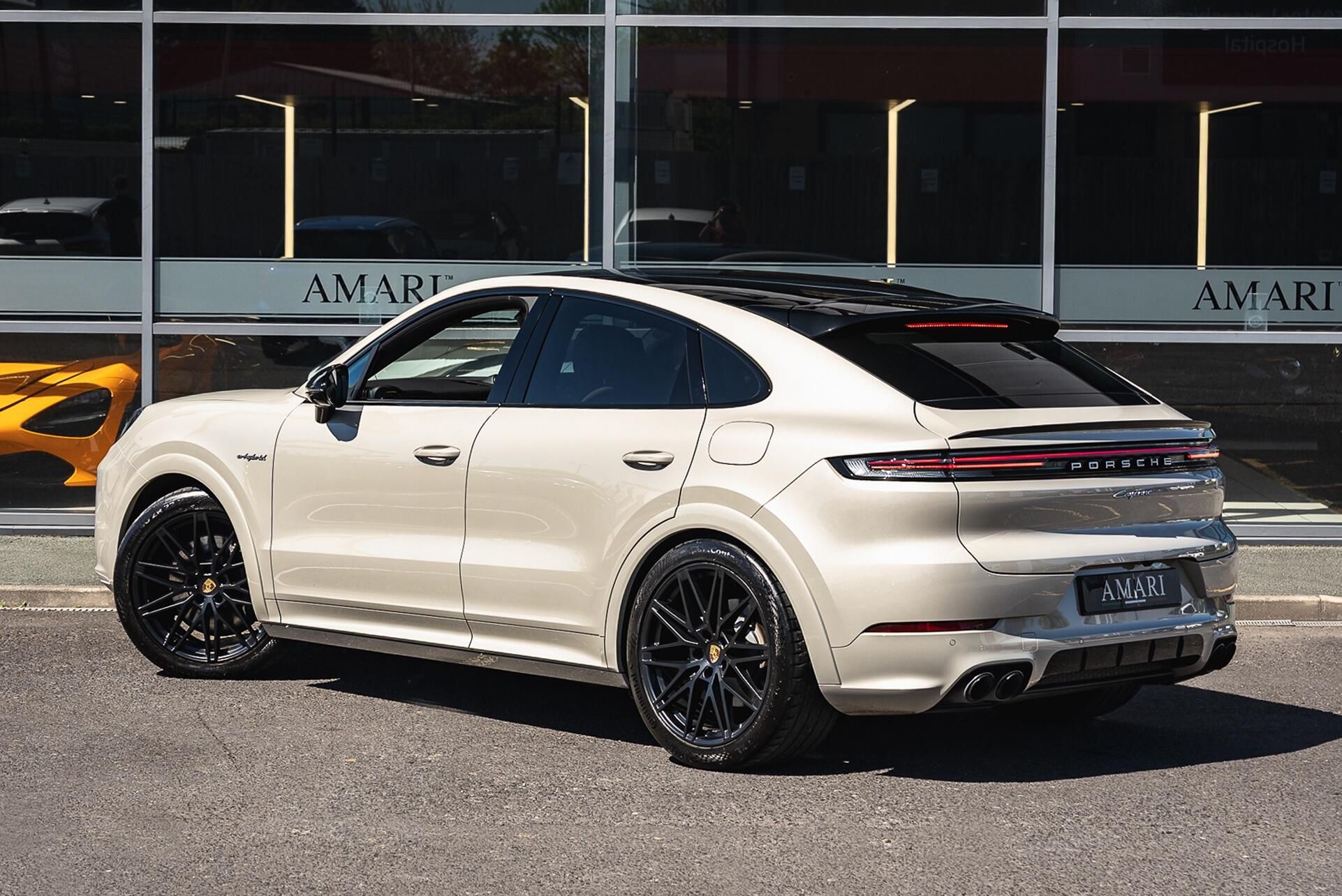 Porsche Cayenne 3.0 V6 Black Edition E-Hybrid Tiptronic S 25.9kWh 5 Door Auto for sale UK - Slide 5