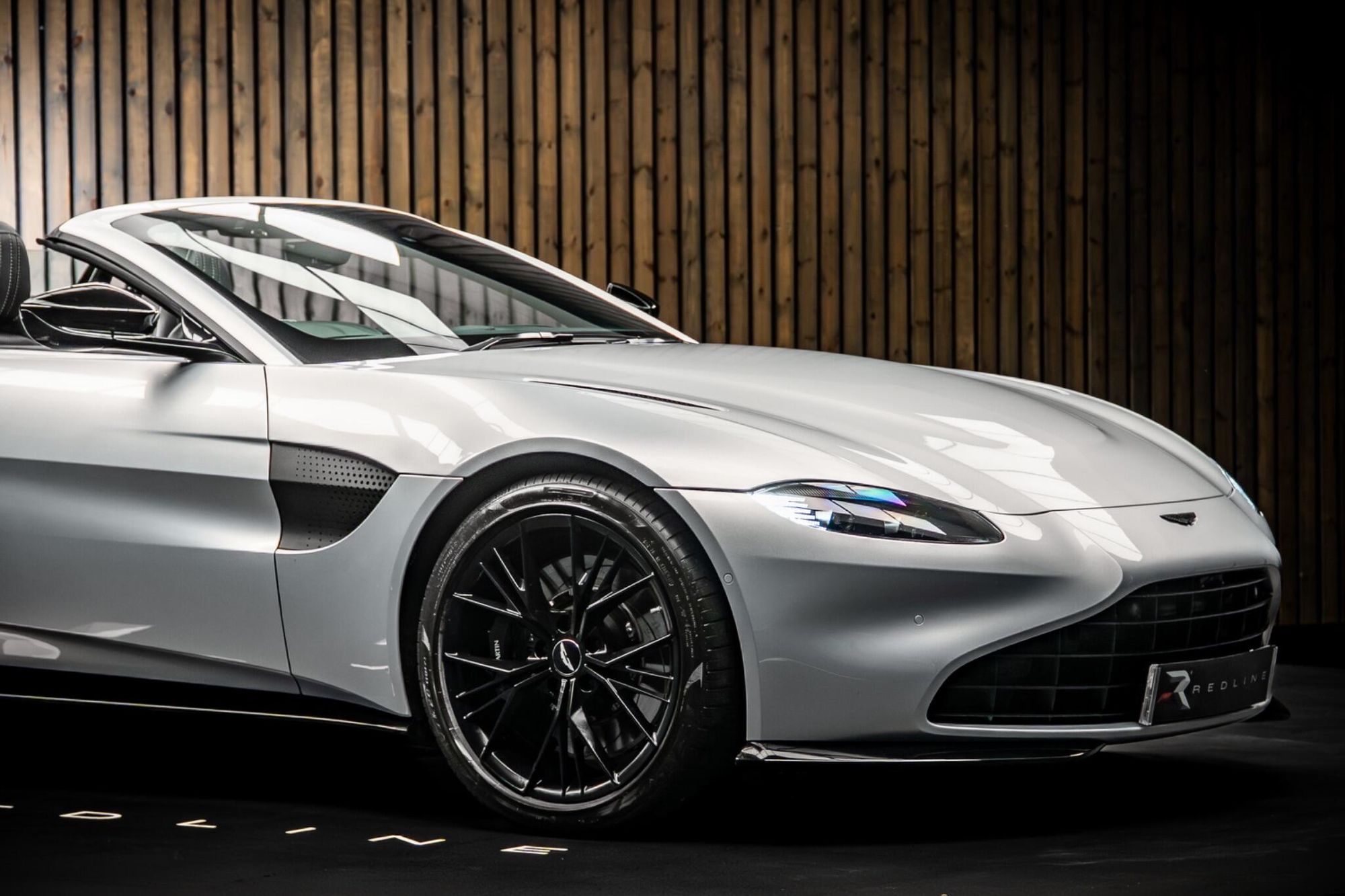 ASTON MARTIN VANTAGE V8 ROADSTER 2dr ZF 8 Speed Auto for sale UK - Slide 10