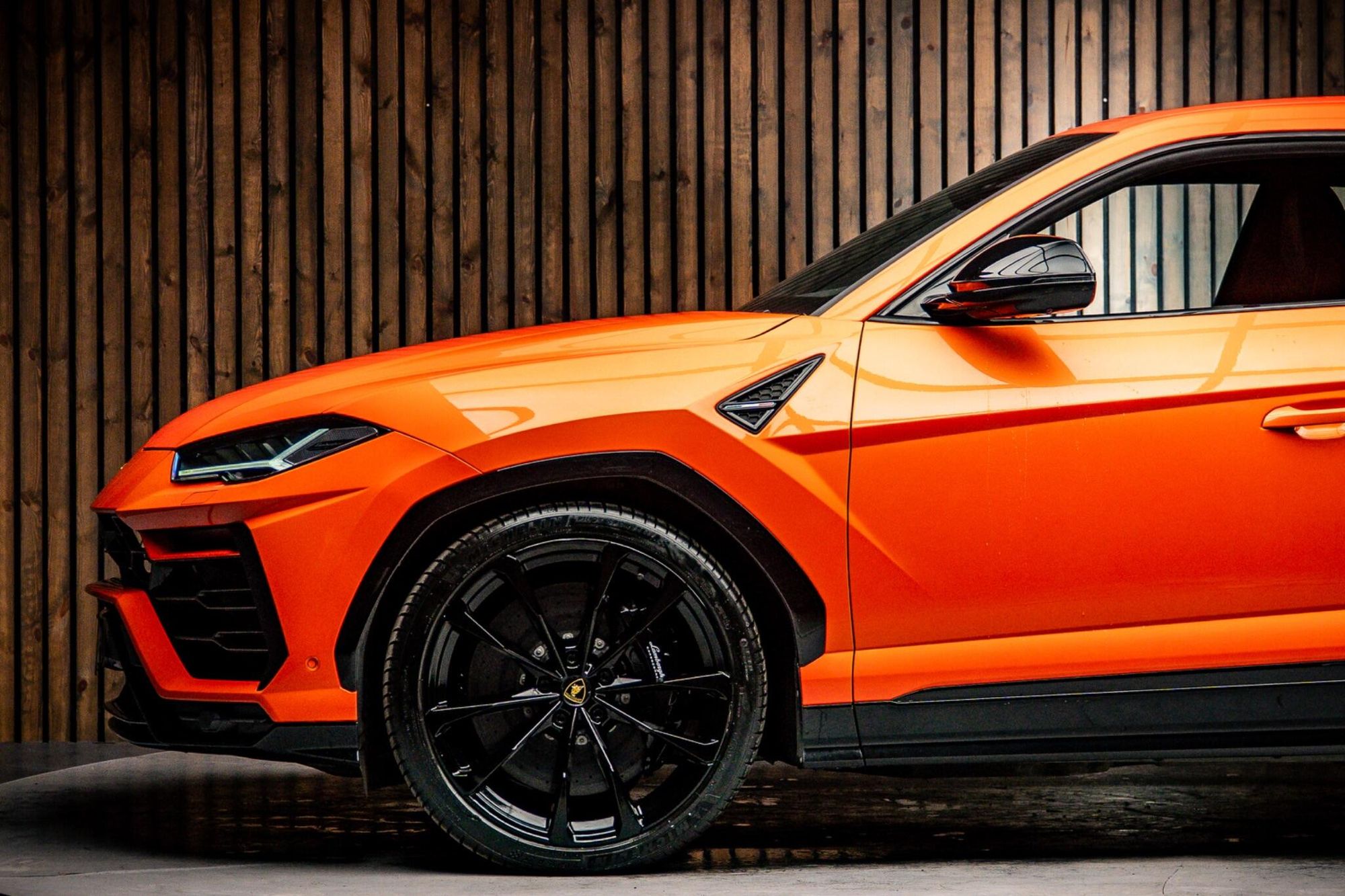 LAMBORGHINI URUS ESTATE 4.0T FSI V8 5dr Auto for sale UK - Slide 9