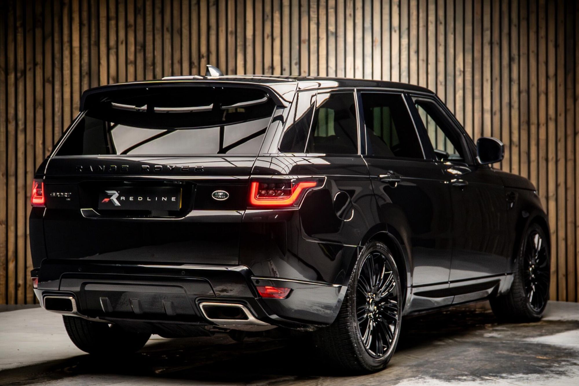 LAND ROVER RANGE ROVER SPORT DIESEL ESTATE 3.0 D300 HSE Dynamic Black 5dr Auto for sale UK - Slide 4