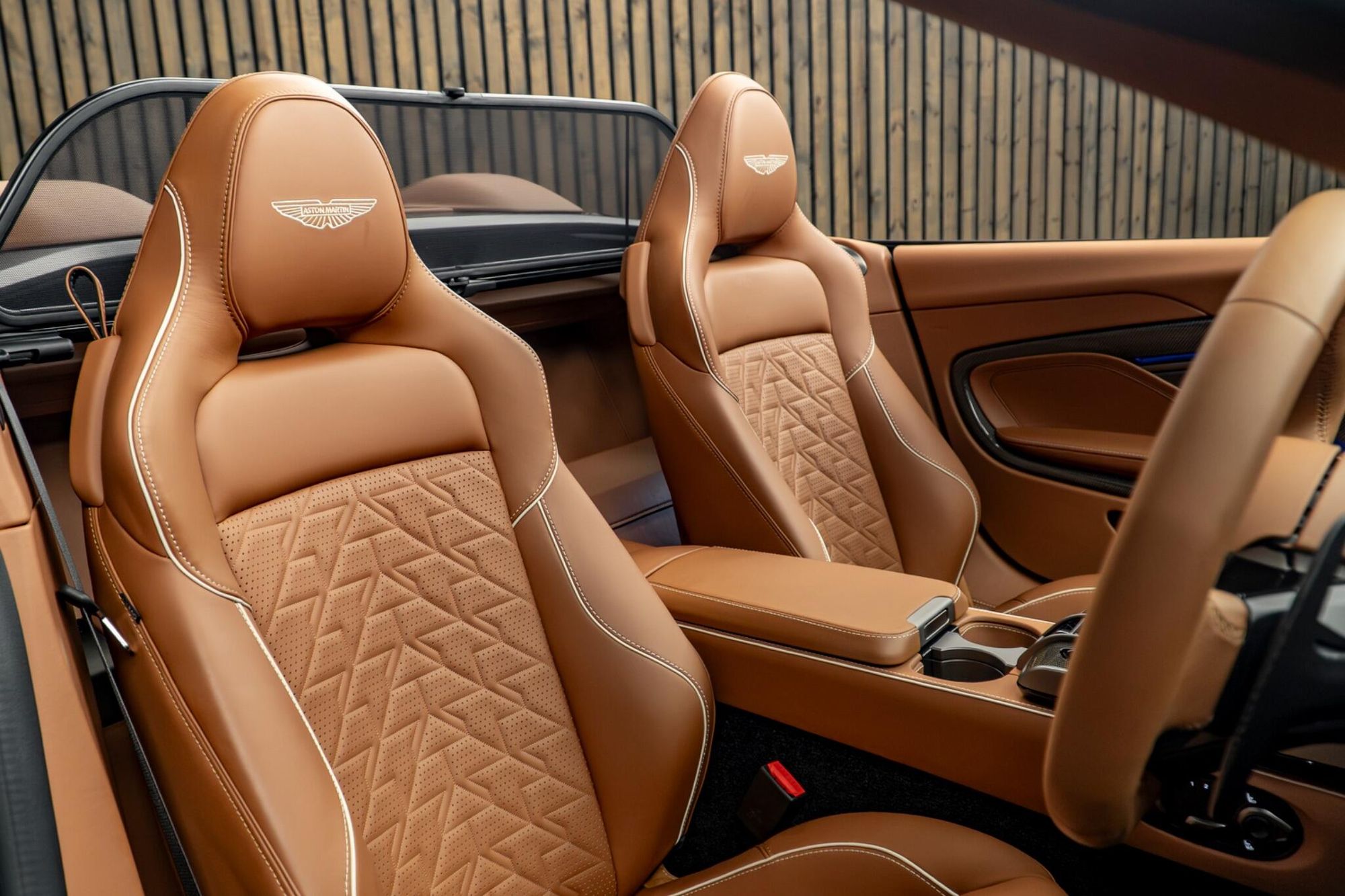 ASTON MARTIN VANQUISH CONVERTIBLE V12 Volante 2dr Auto for sale UK - Slide 2